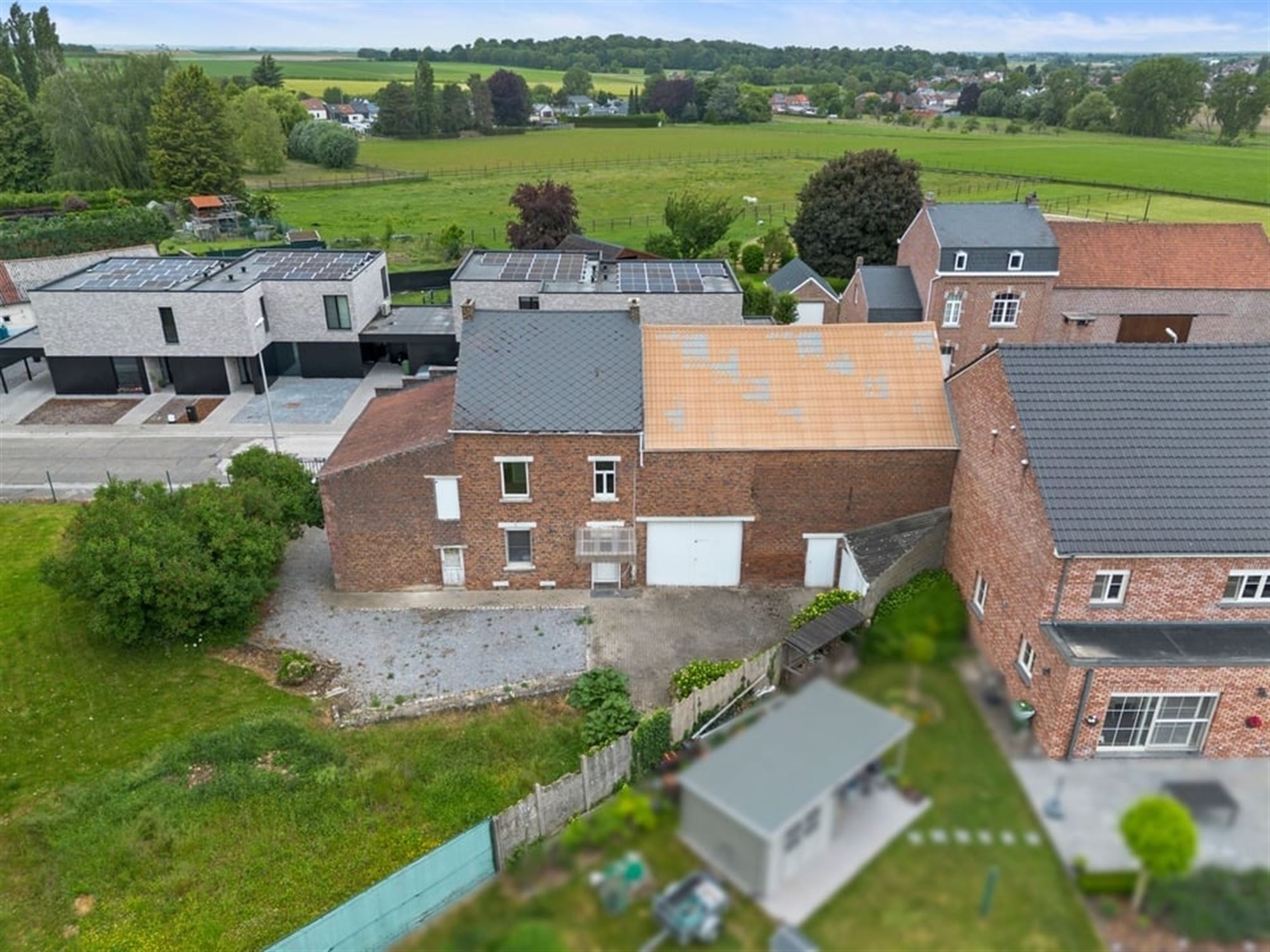TE RENOVEREN GEZINSWONING MET LOODS IN HET LANDELIJKE GINGELOM  foto 8