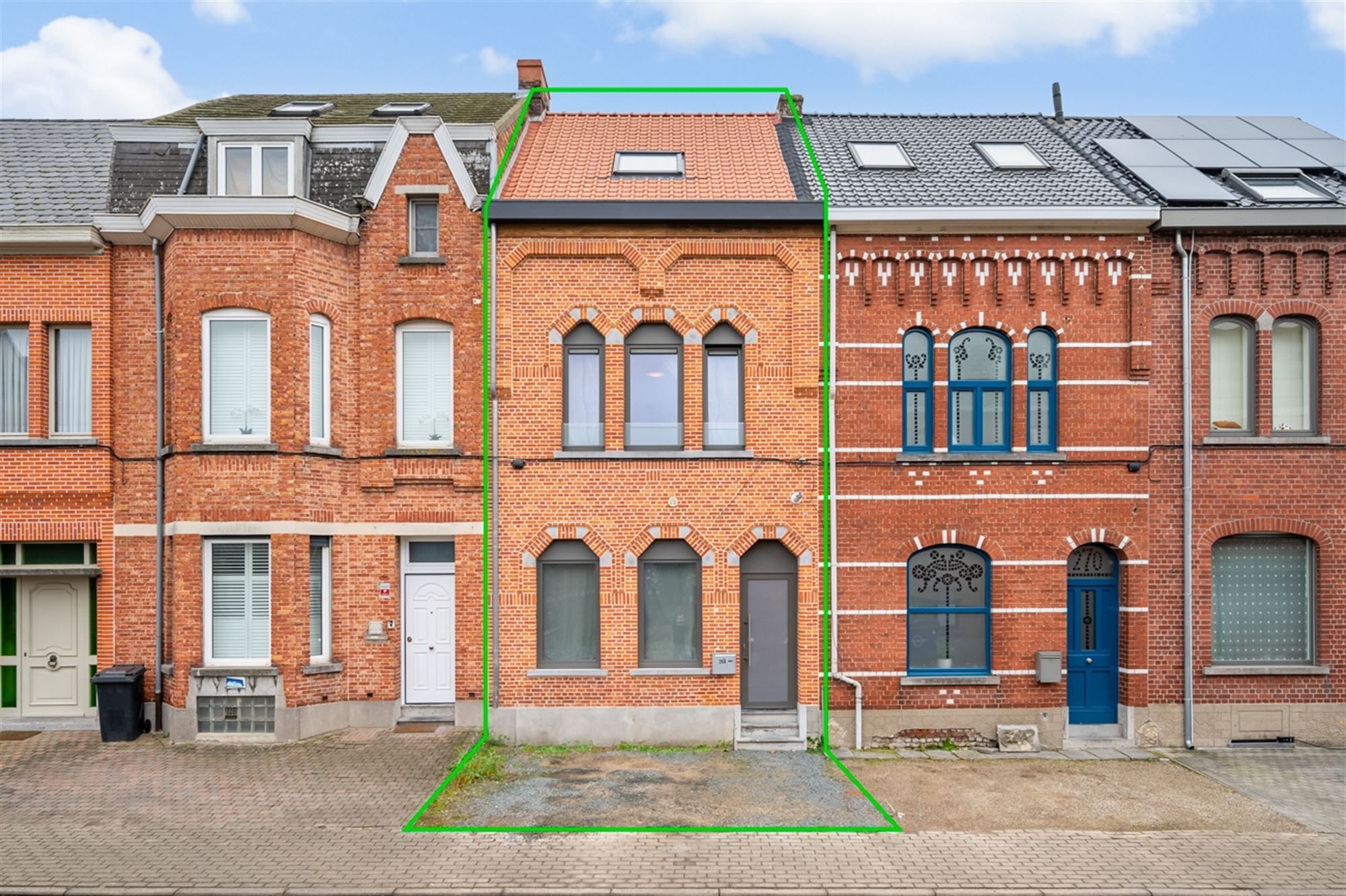 Ruime gerenoveerde burgerwoning met mogelijkheid tot 3 slaapkamers foto {{pictureIndex}}