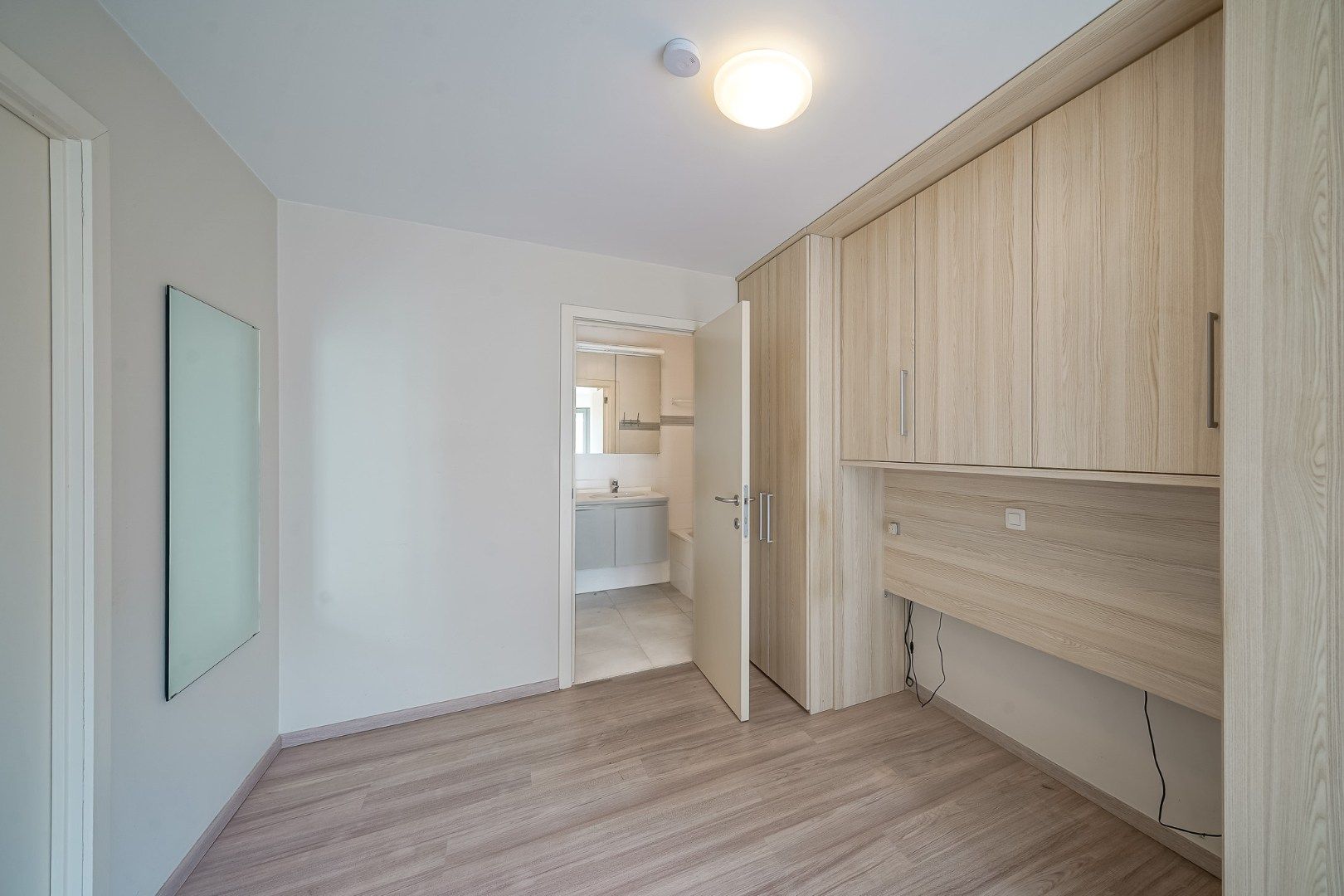 Instapklaar 2-slaapkamerappartement met zeezicht te Oostende foto 11