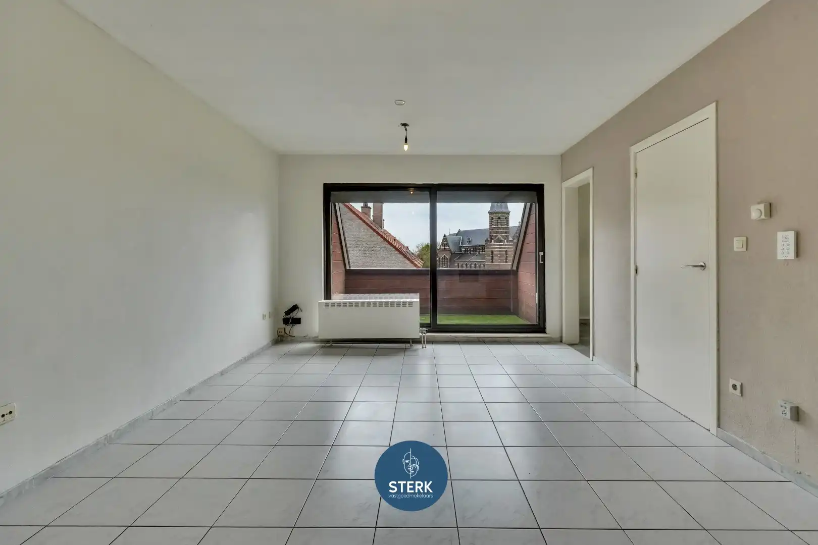APPARTEMENT MET 2 SLPKS OP EEN GUNSTIGE LOCATIE TE GELLIK-LANAKEN !  foto 2