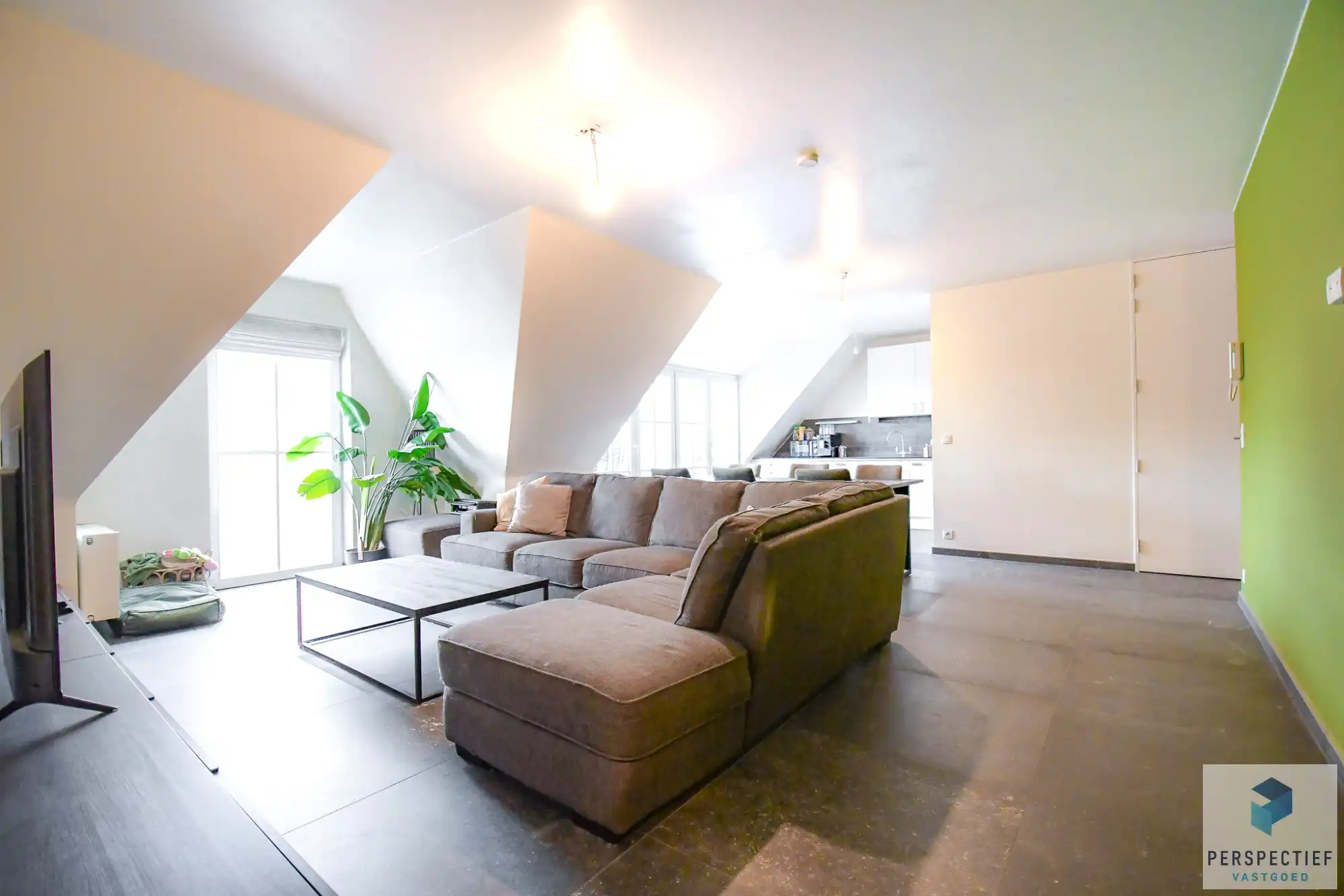BEZOEKMOMENT WOENSDAG 26/08 VAN 17U TOT 18U30 | Ruim en modern woonappartement (bouwjaar 2020) met 2 slaapkamers en terras. foto 6