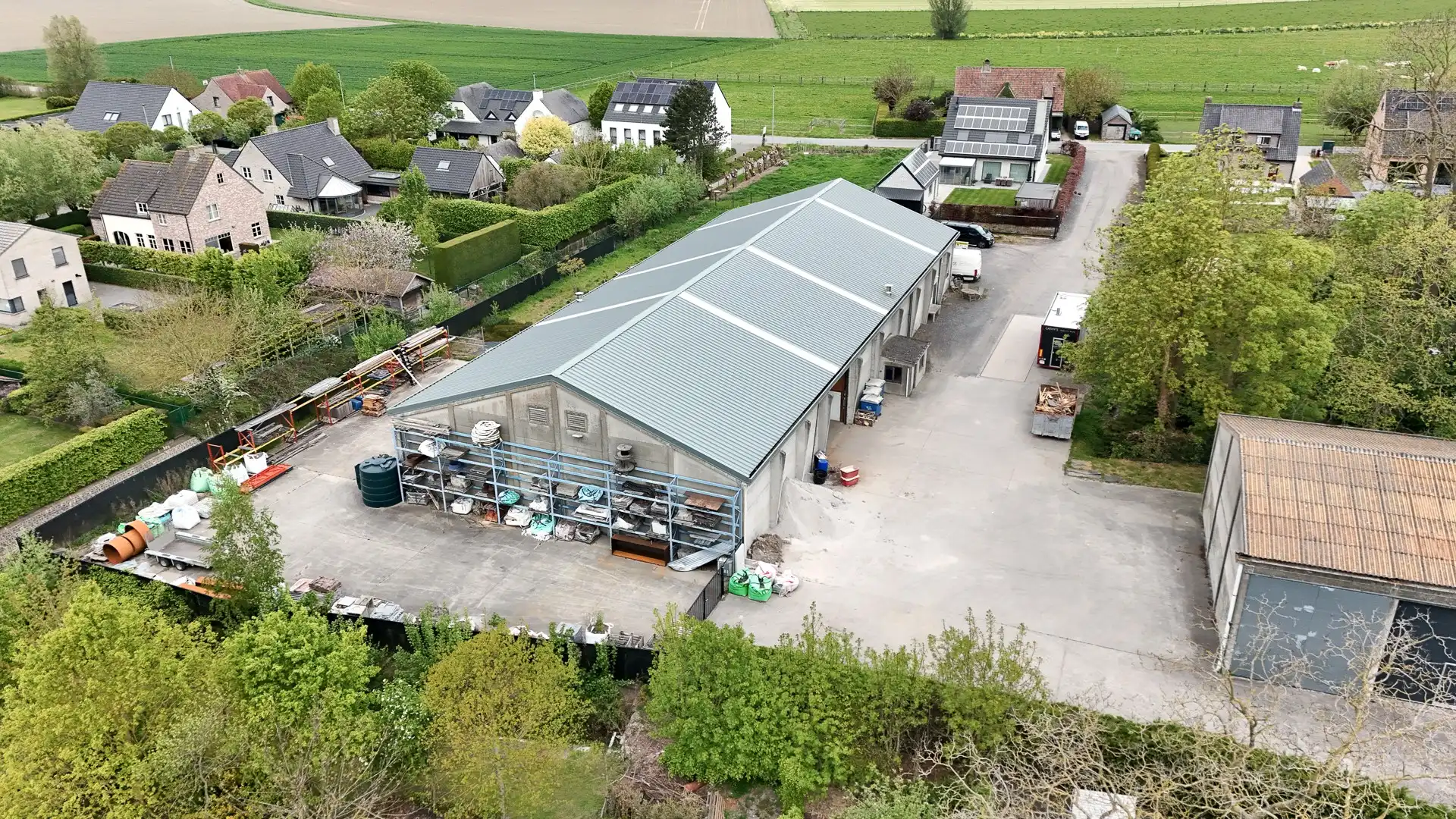 Hangar of opslagruimte op groot terrein te Middelburg foto 2