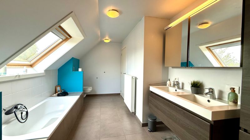 Charmante woning in fermettestijl met drie slaapkamers en mooie tuin foto 16