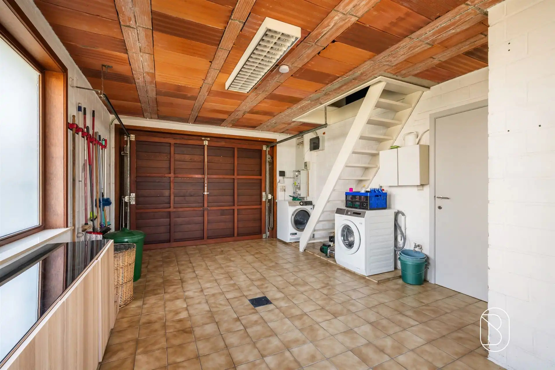 Ruime villa met praktijkruimte in doodlopende straat foto 21