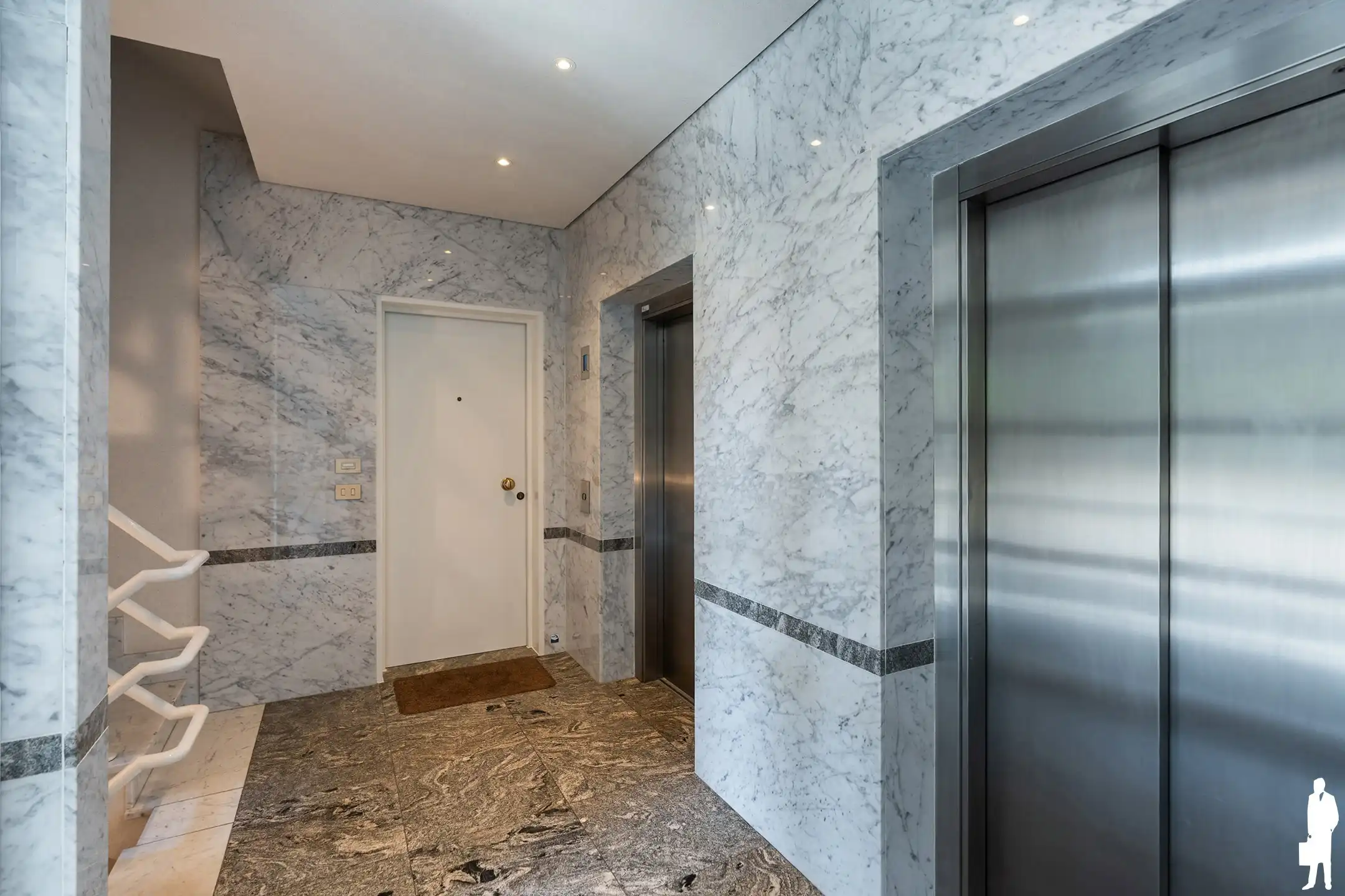 Exclusieve duplex-penthouse van ca. 213 m² in kasteel Blauwhof met 2 terrassen, lift en garagebox foto 3