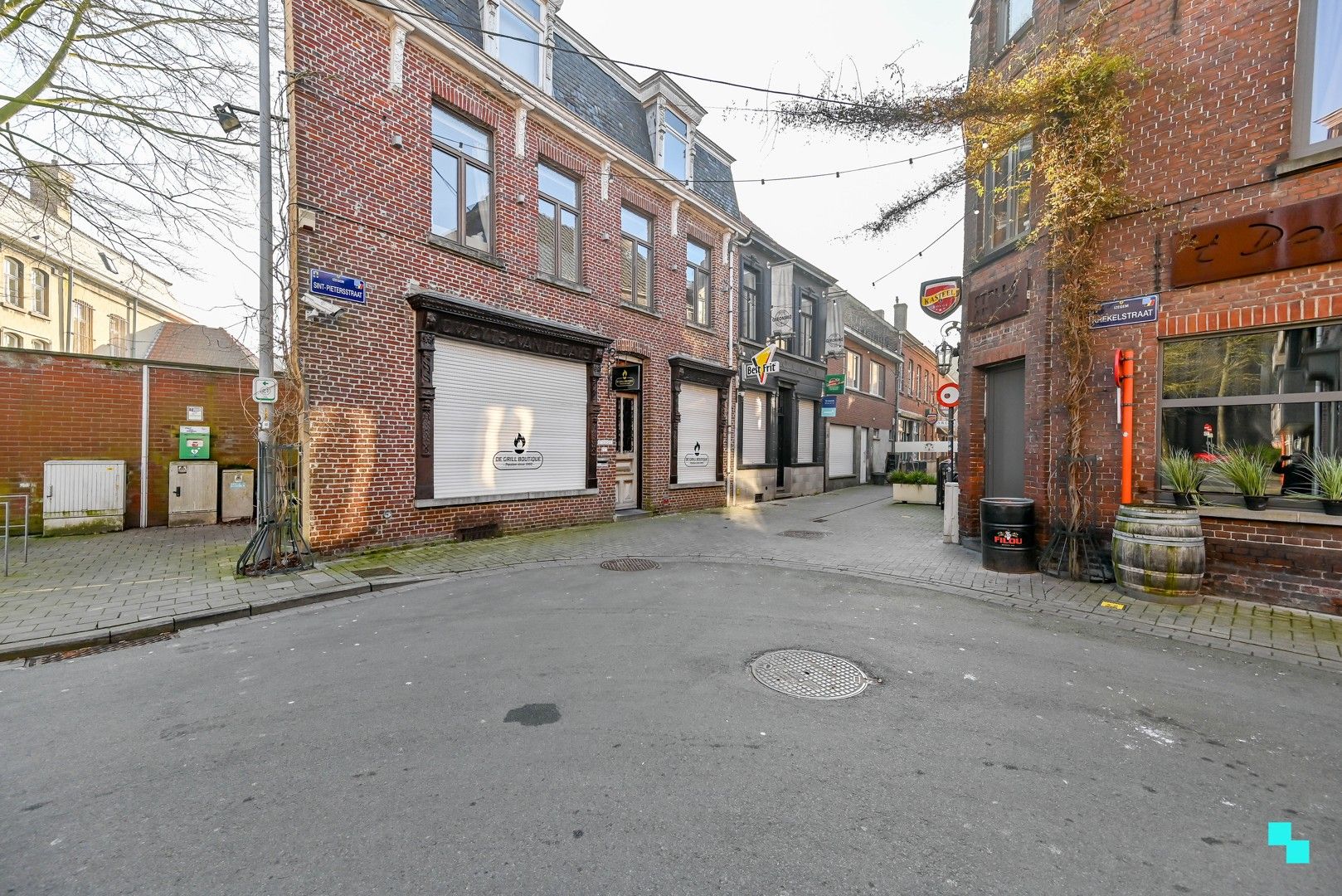 Uiterst commercieel gelegen handelspand foto 25