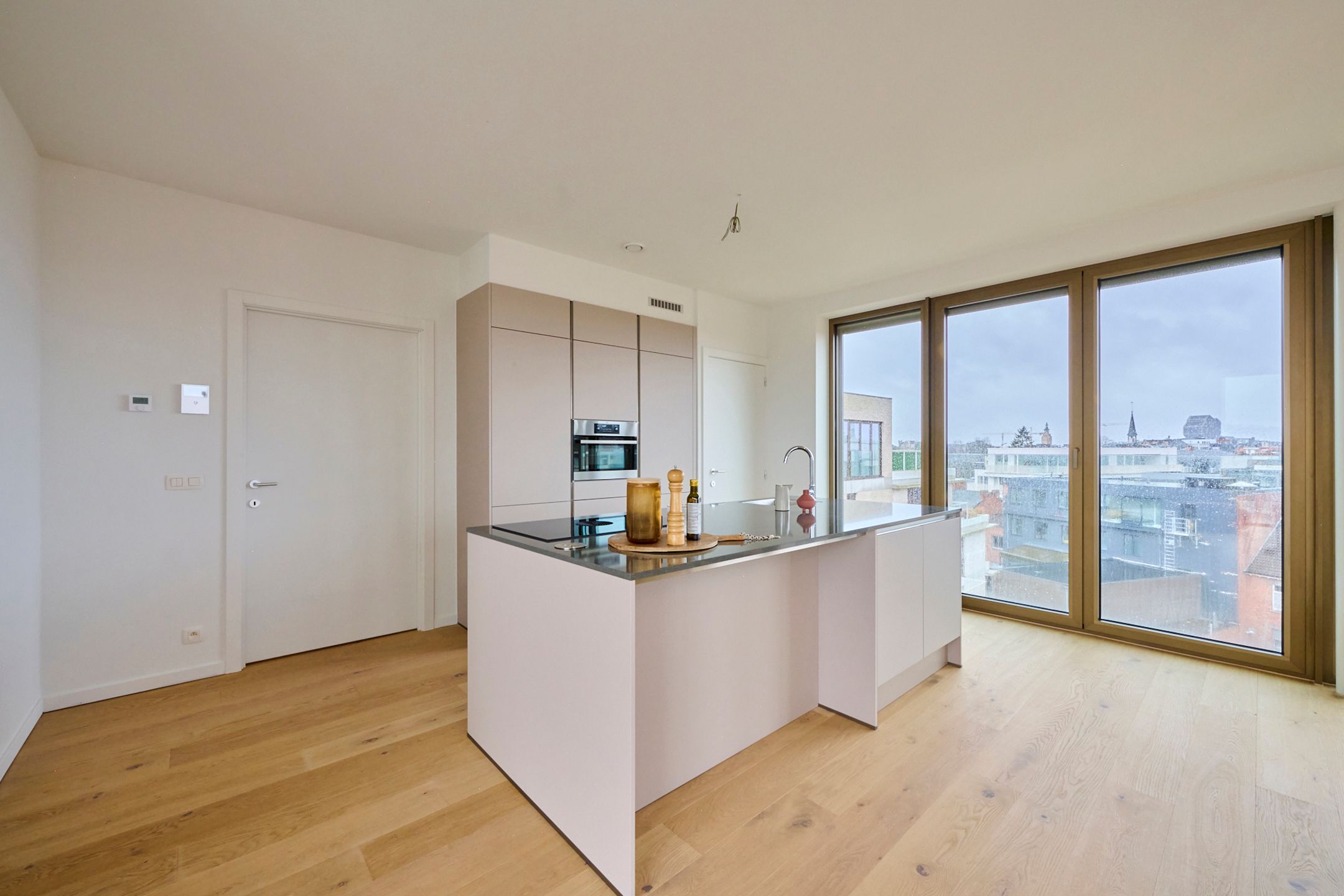 PENTHOUSE 146m², TERRAS 68m², 2 SLAAPKAMERS, 2 BADKAMERS foto 7