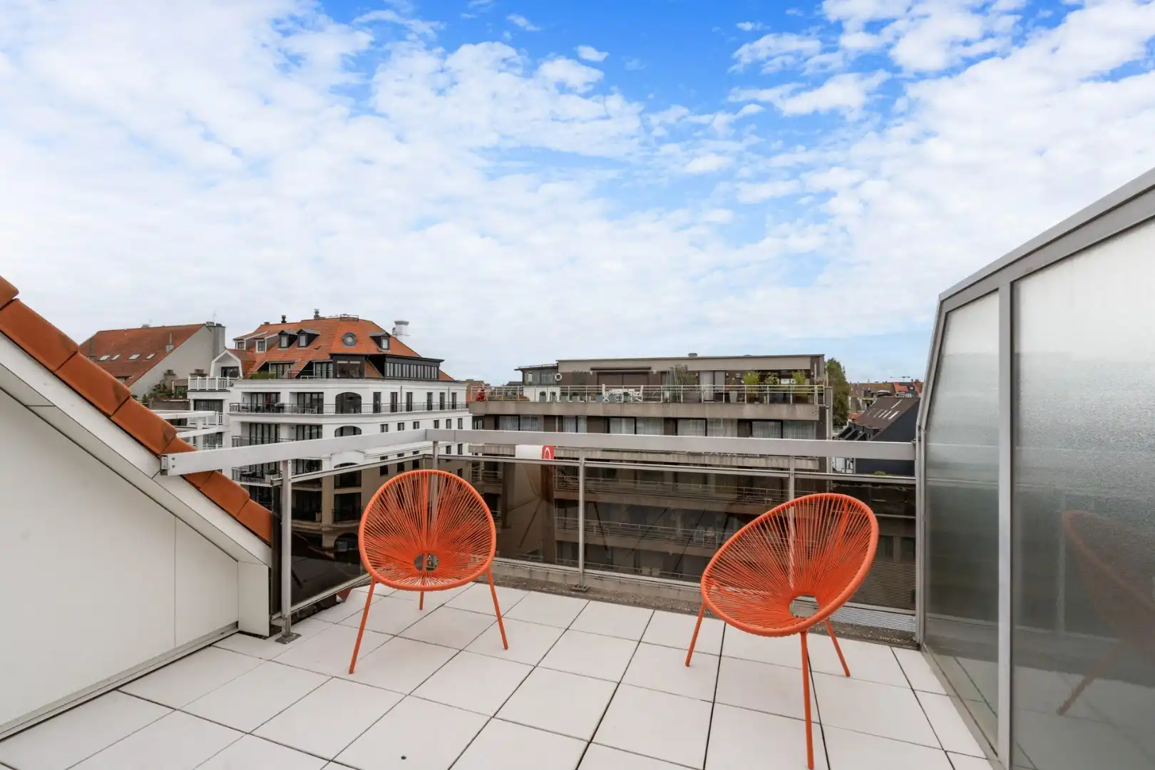 Magnifiek gerenoveerd appartement met 3 slpks. en ruim terras foto 2