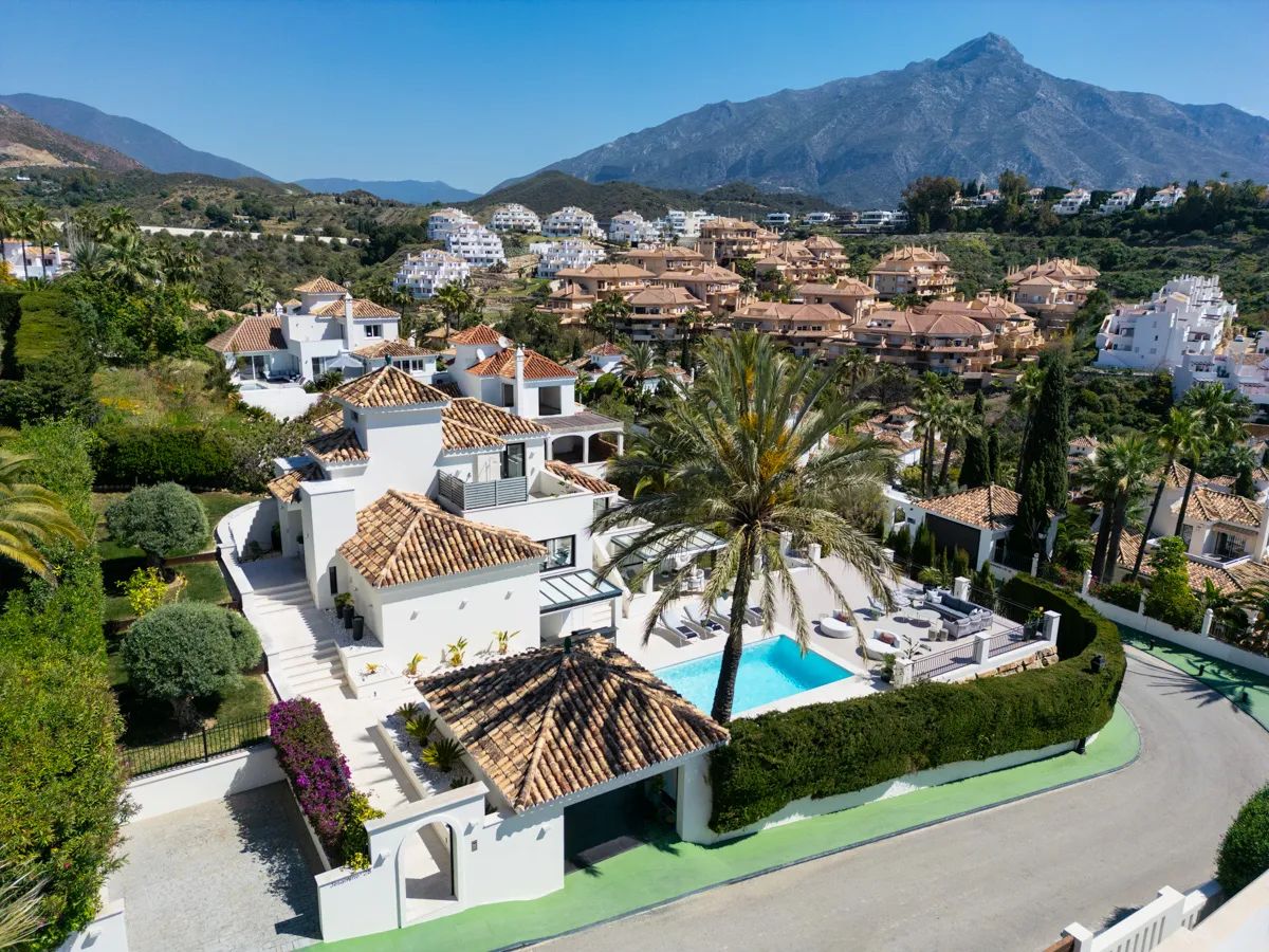 Stijlvolle luxe in Nueva Andalucía – adembenemende villa met uitzicht op La Concha en de Middellandse zee foto 18