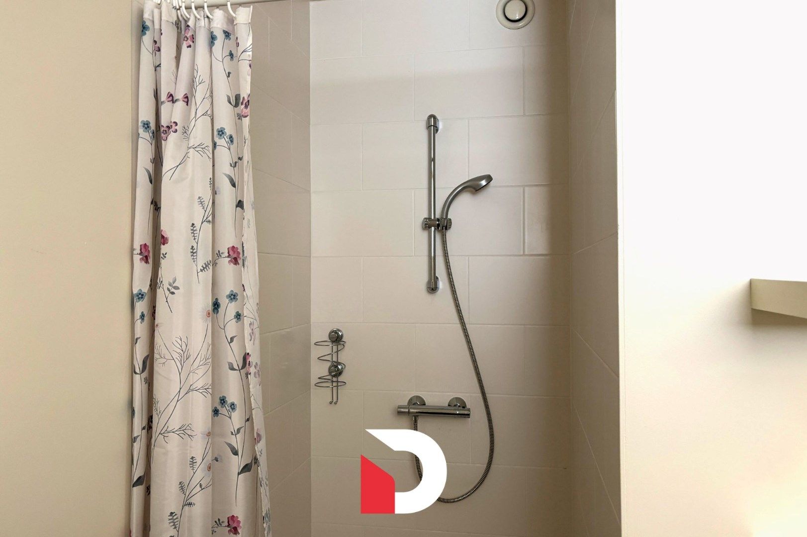 Halfopen woning met 3 slaapkamer, tuin en garage foto 6