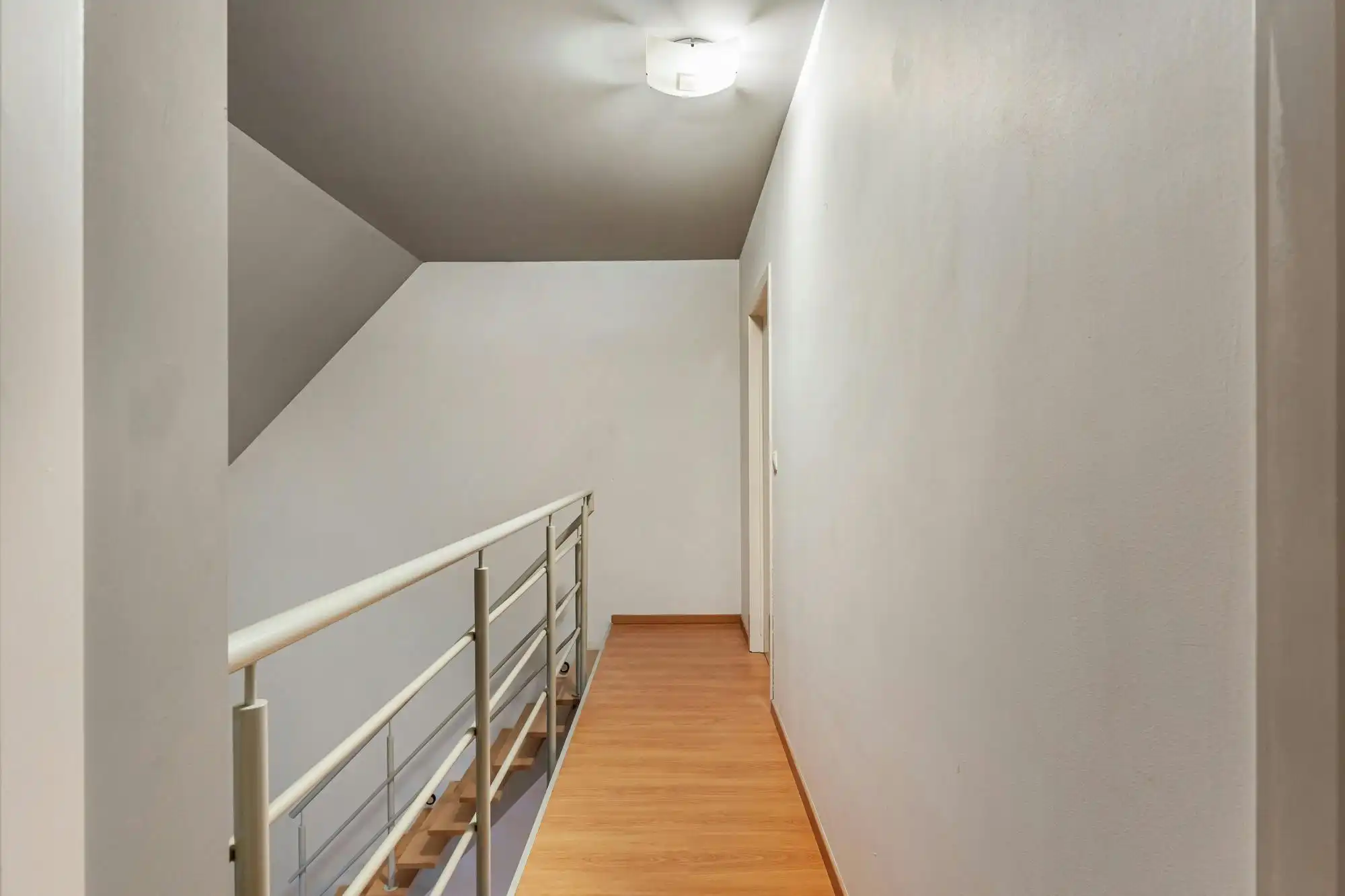 Lichtrijk & instapklaar duplex-appartement nabij Genk-Centrum foto 15