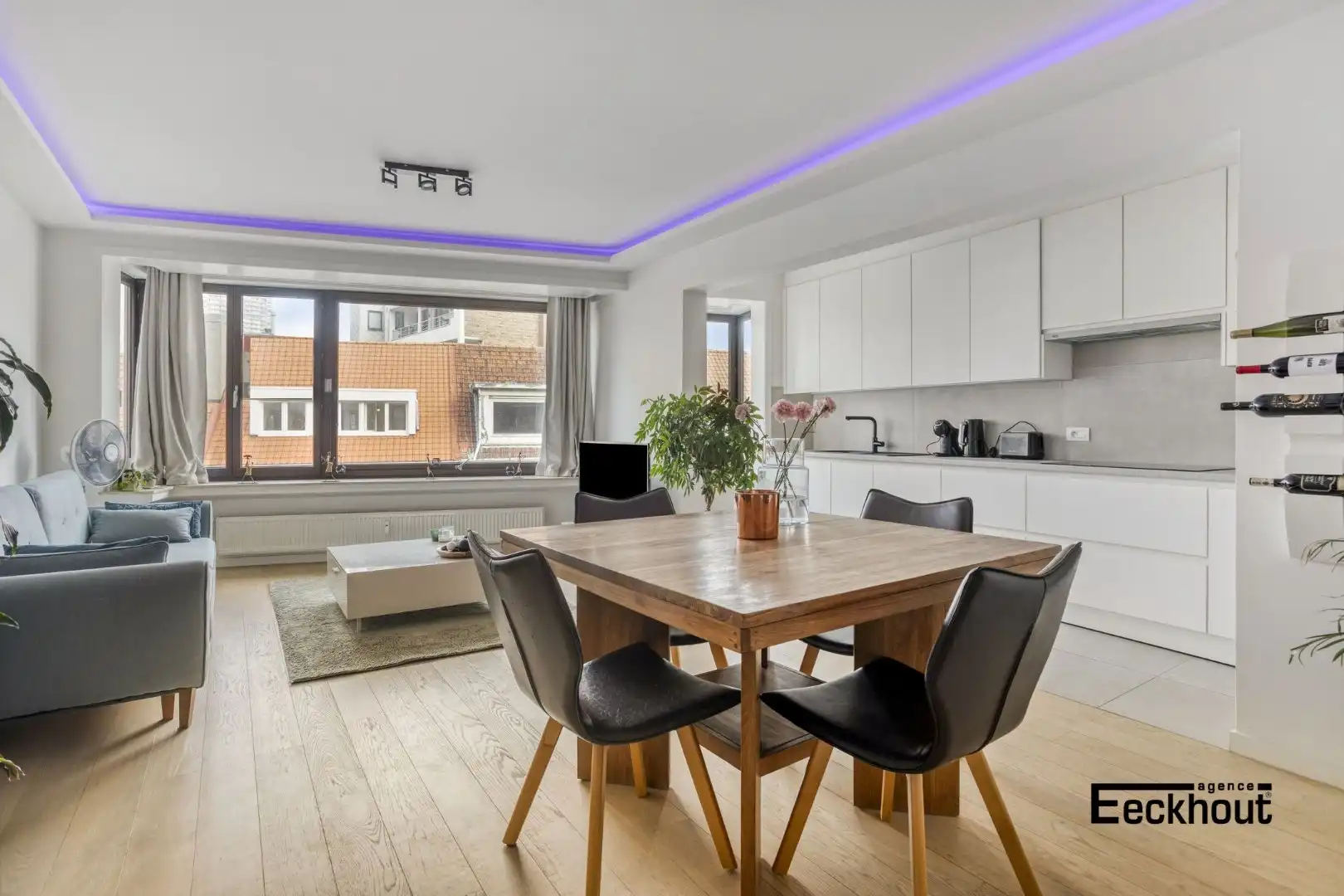 Tot in de puntjes gerenoveerd appartement op rustige locatie in het centrum van Oostende! foto {{pictureIndex}}