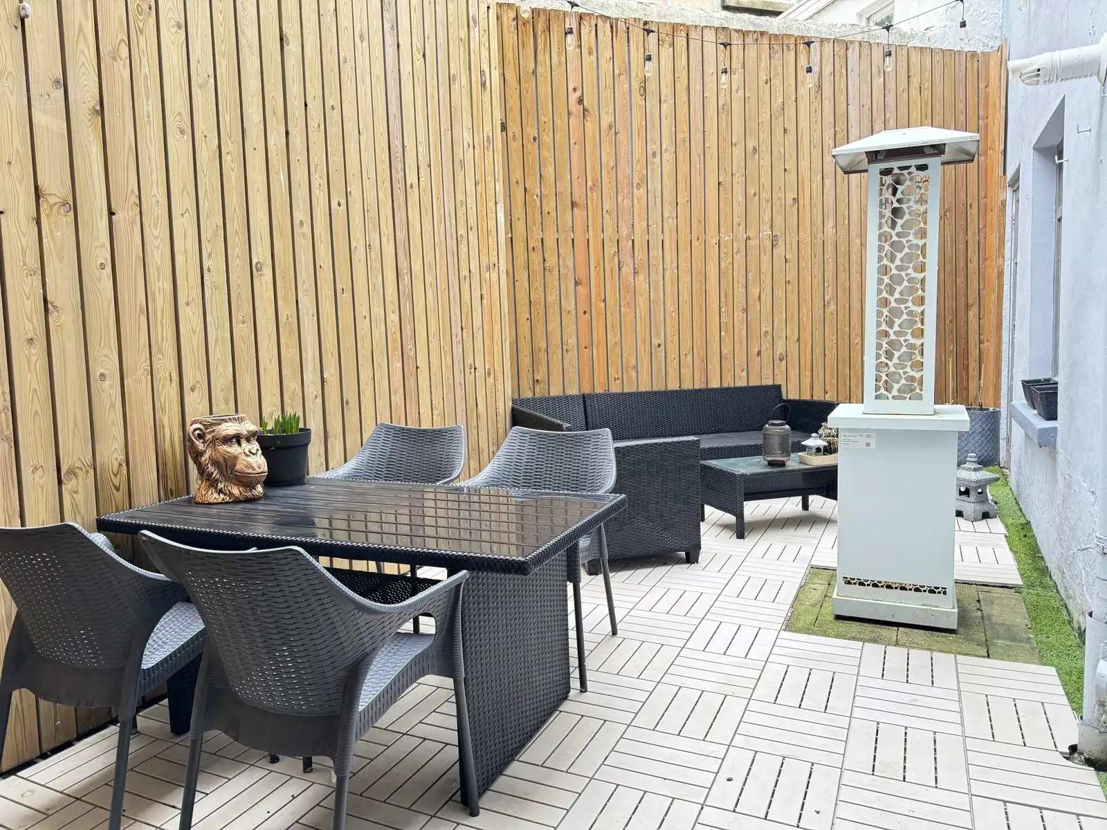 Ruim gerenoveerd herenhuis in Oostende. foto 9