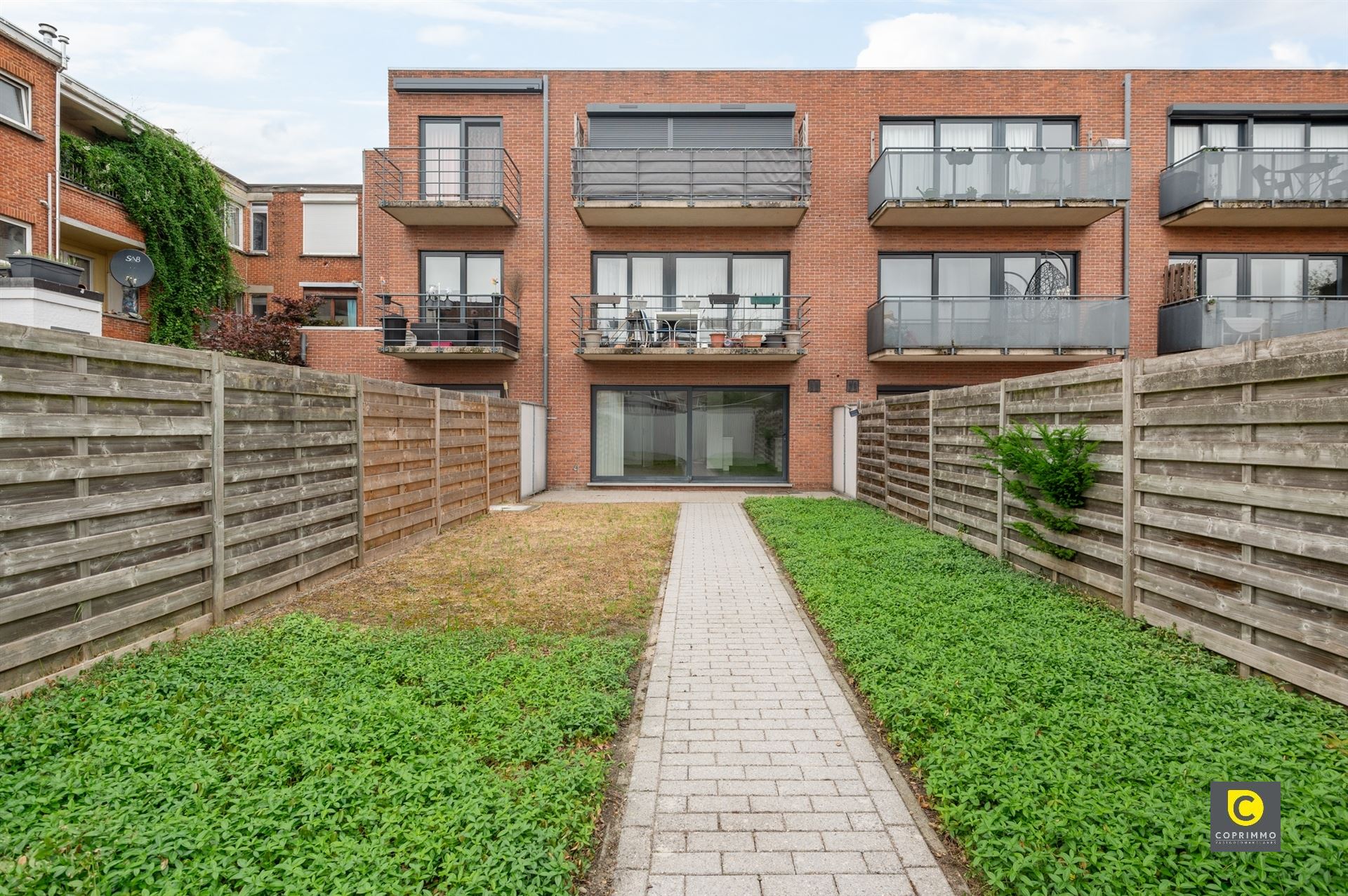 Gelijkvloers app met 2 slpk, tuin en garagebox foto 8