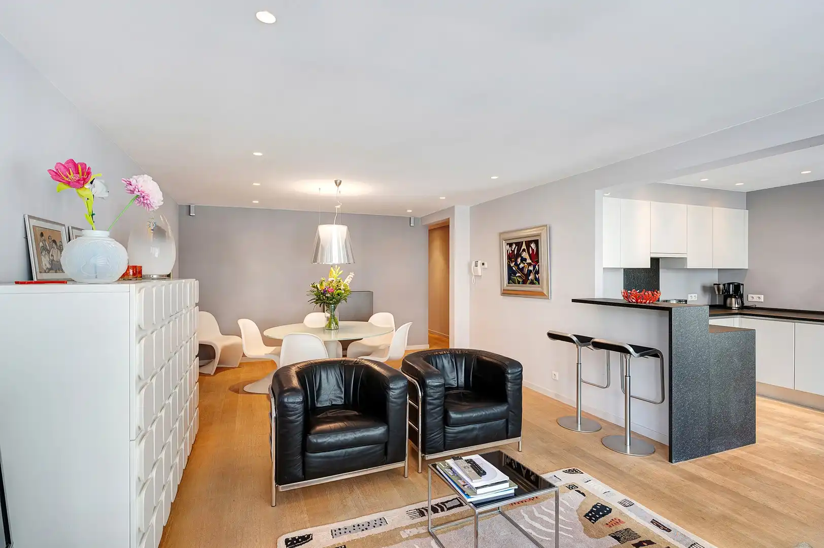 Instapklaar 2-slaapkamerappartement met terras op gegeerde locatie in Knokke. foto 27