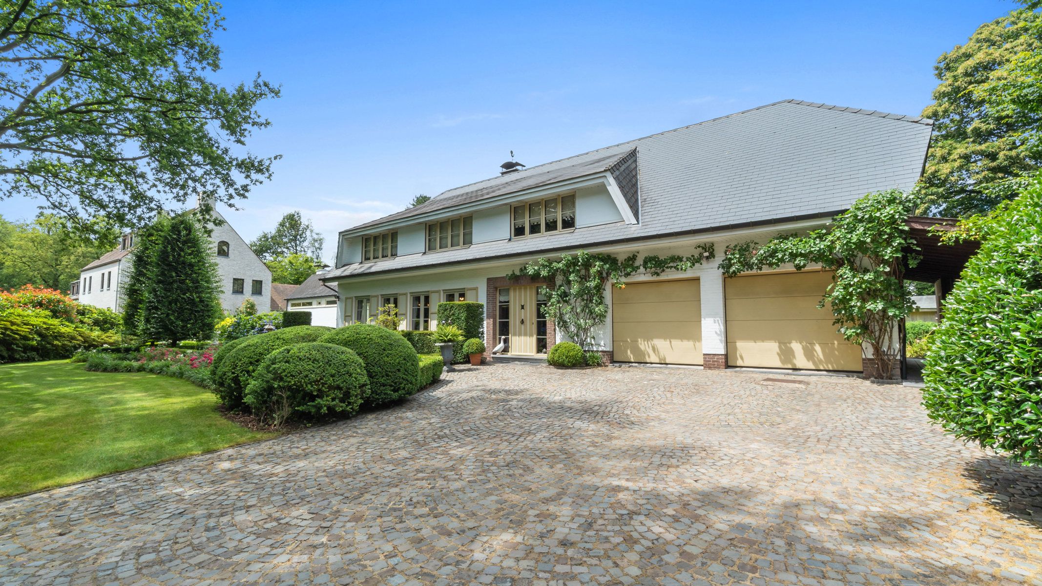 Ruime villa nabij het park van Schilde op ca. 3669 m². foto 2
