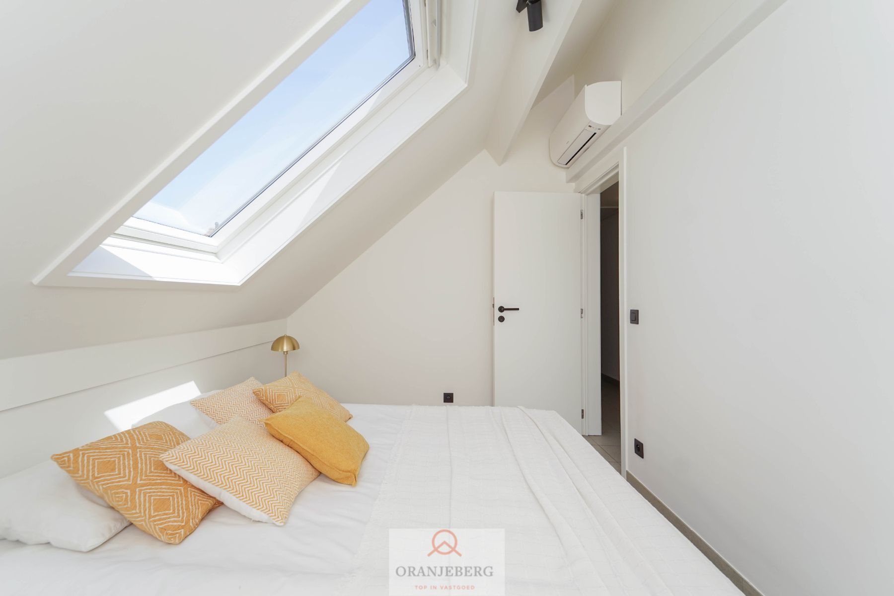 Lichtrijk 1 slpk-appartement met terras Sint-Amandsberg! foto 16