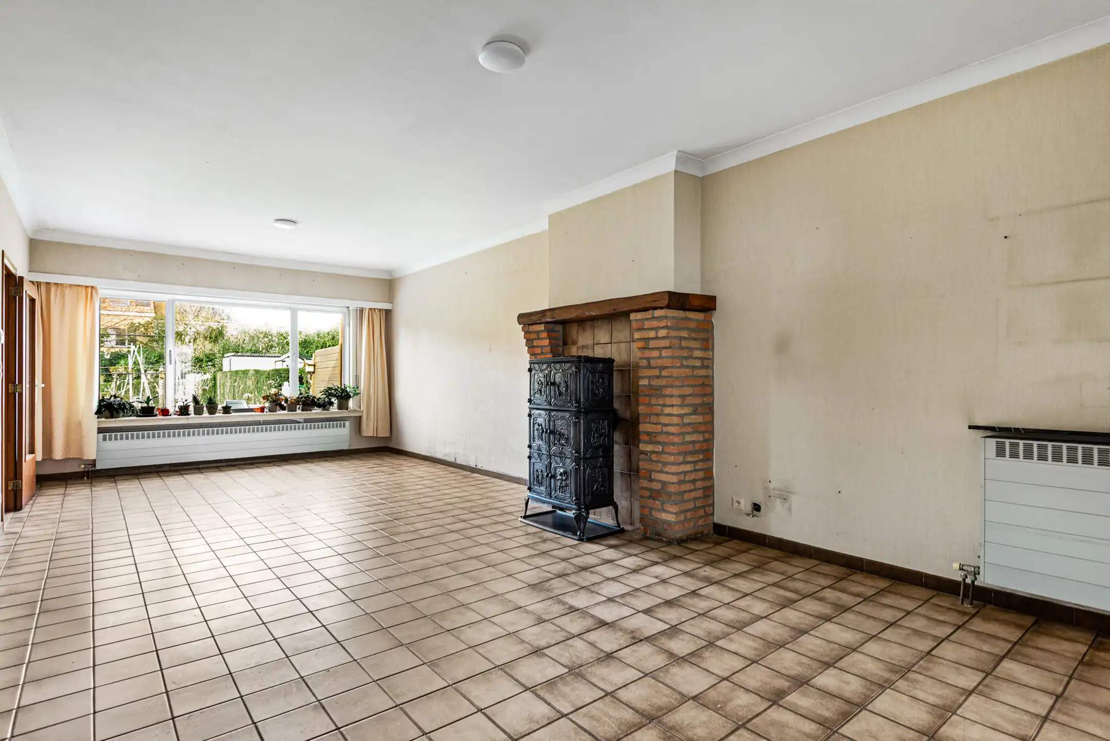 Ruime woning met garage en mooie tuin op fijne locatie foto 5