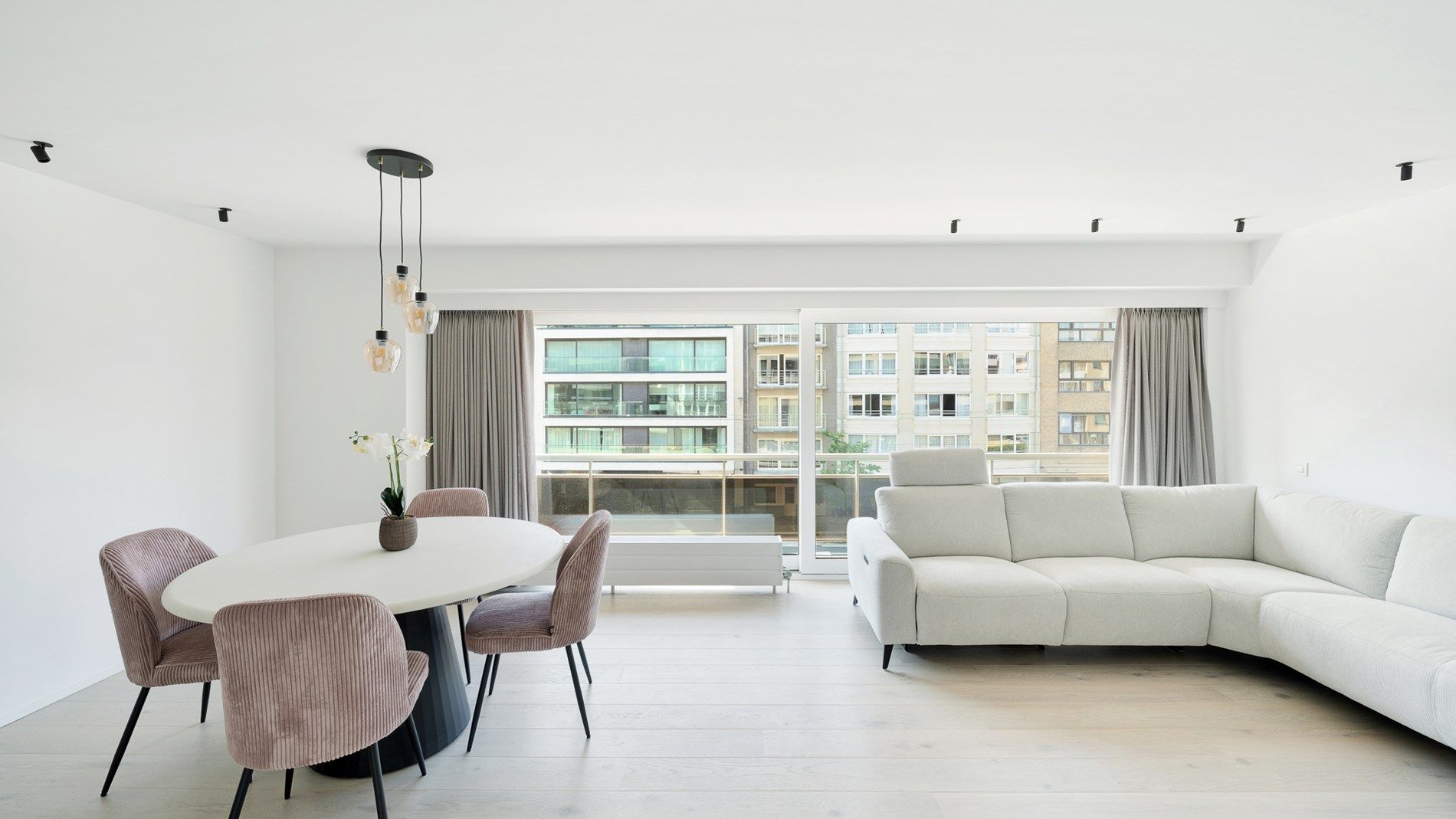 Luxueus gerenoveerd tweeslaapkamerappartement aan de vernieuwde boulevard van Heist foto 6