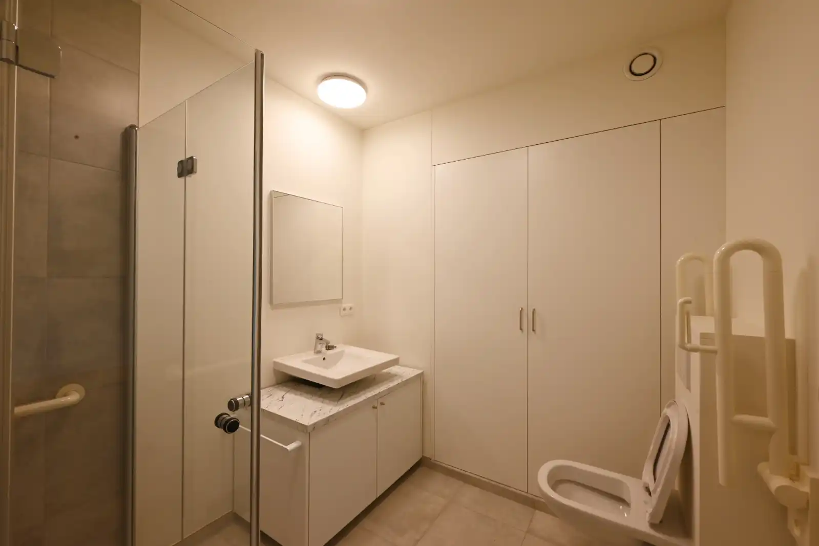 Éénkamerige assistentieflat in Izegem! foto 6