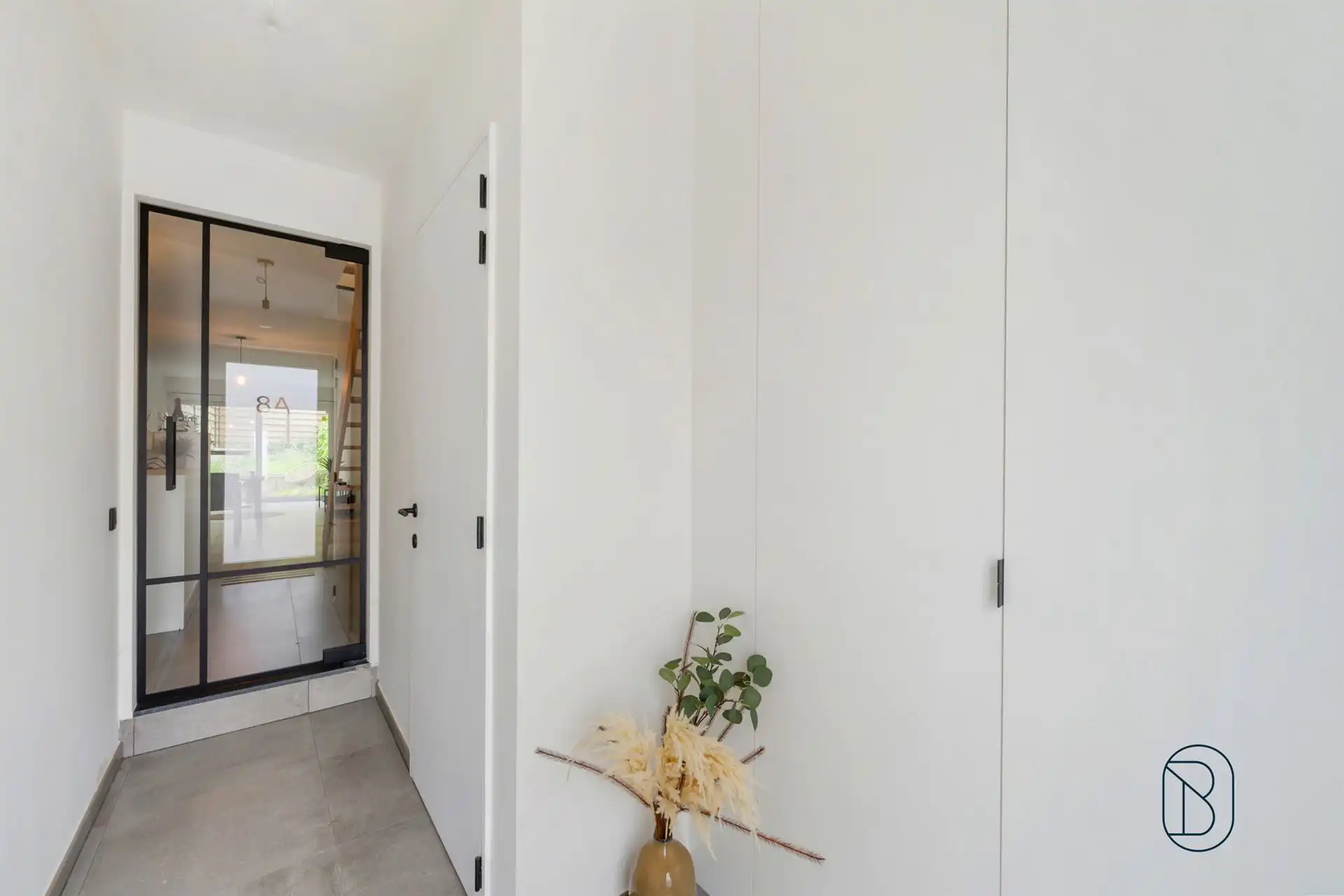 Mooie nieuwbouwwoning met 3 slk en 2 badkamers, + tuin foto 3