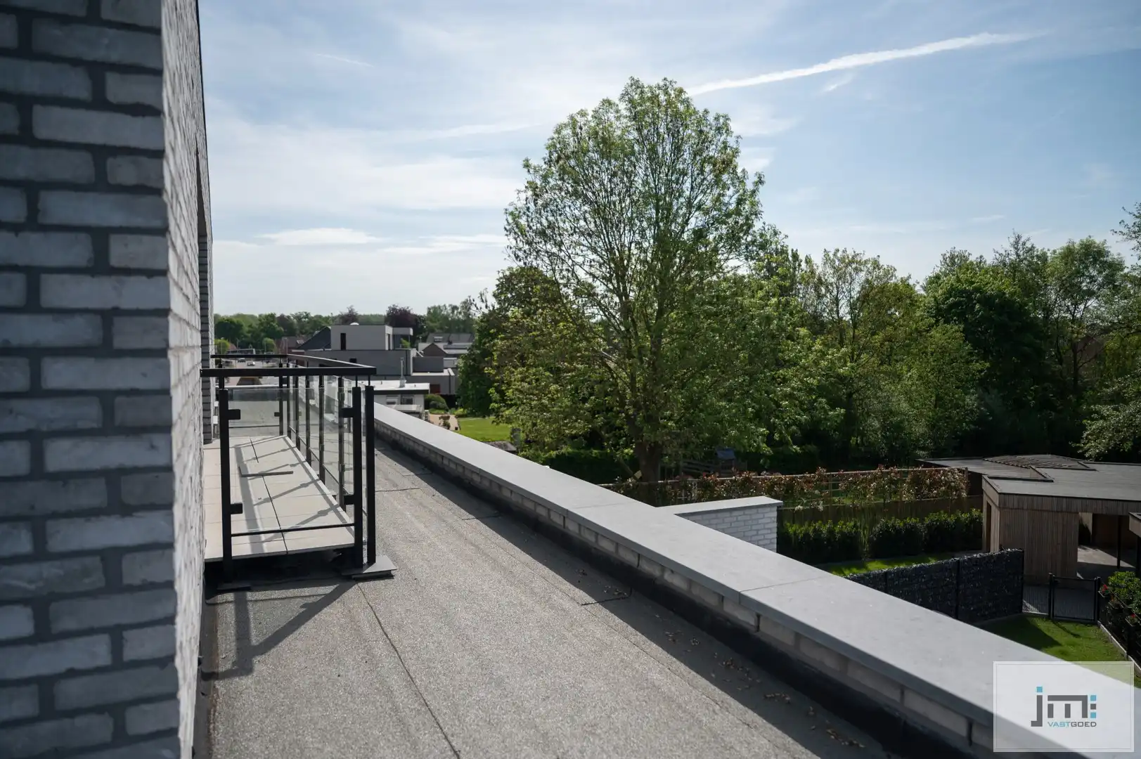 Penthouse met carport en buitenberging foto 13