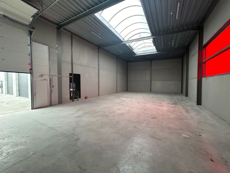 Opslag- of magazijnruimte te huur – 232 m² foto {{pictureIndex}}