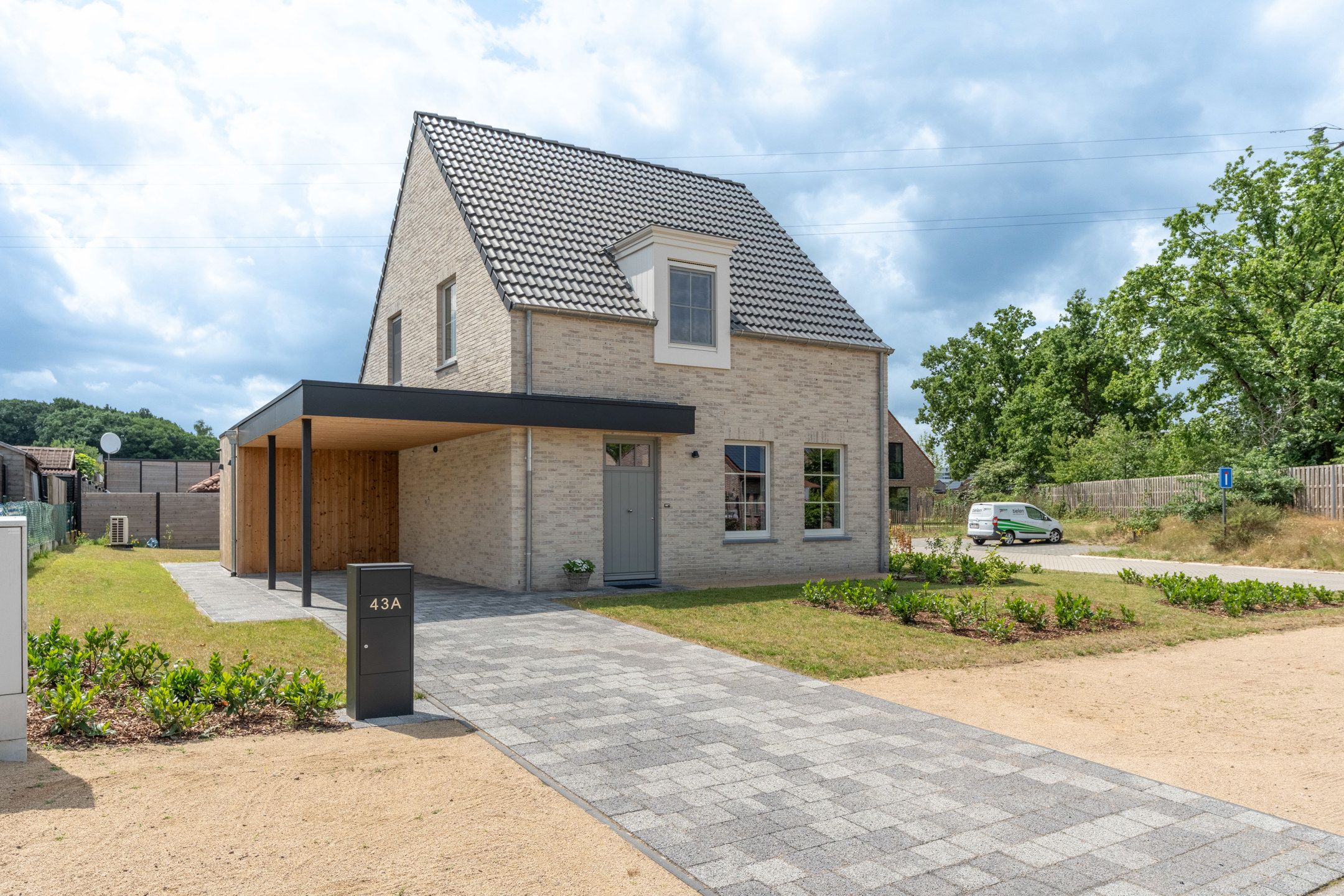 Energiezuinige nieuwbouwwoning met 3 slpk's te Vosselaar. foto {{pictureIndex}}