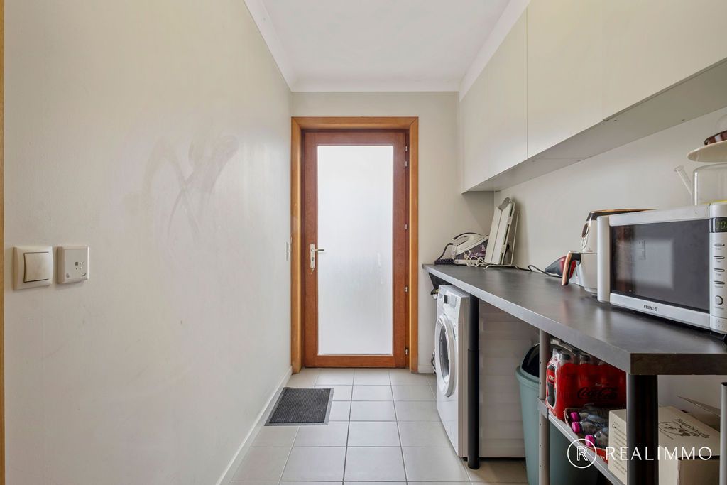 Recente halfopen woning in rustige straat! foto 15