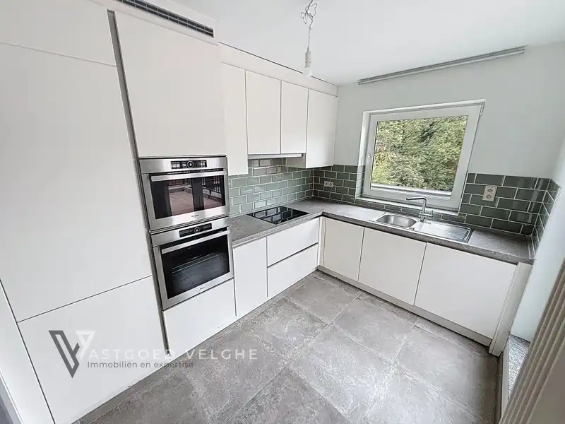 Centraal gelegen duplex appartement met 3 slaapkamers, 2 terrassen en private tuin ! foto 7