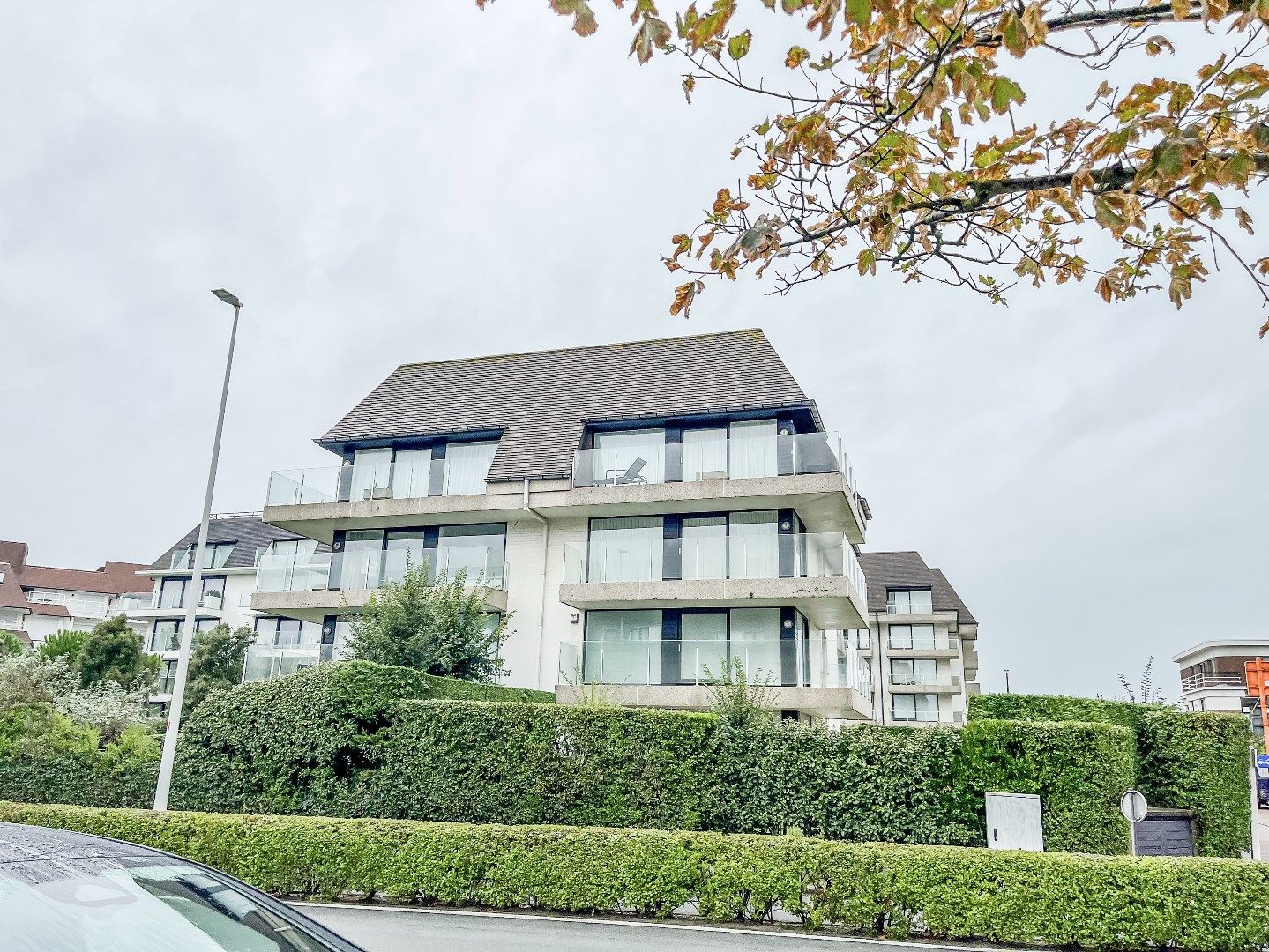 Makkelijk bereikbare garagebox gelegen in een villa-residentie aan de Windrooshelling in het Zoute. foto 1