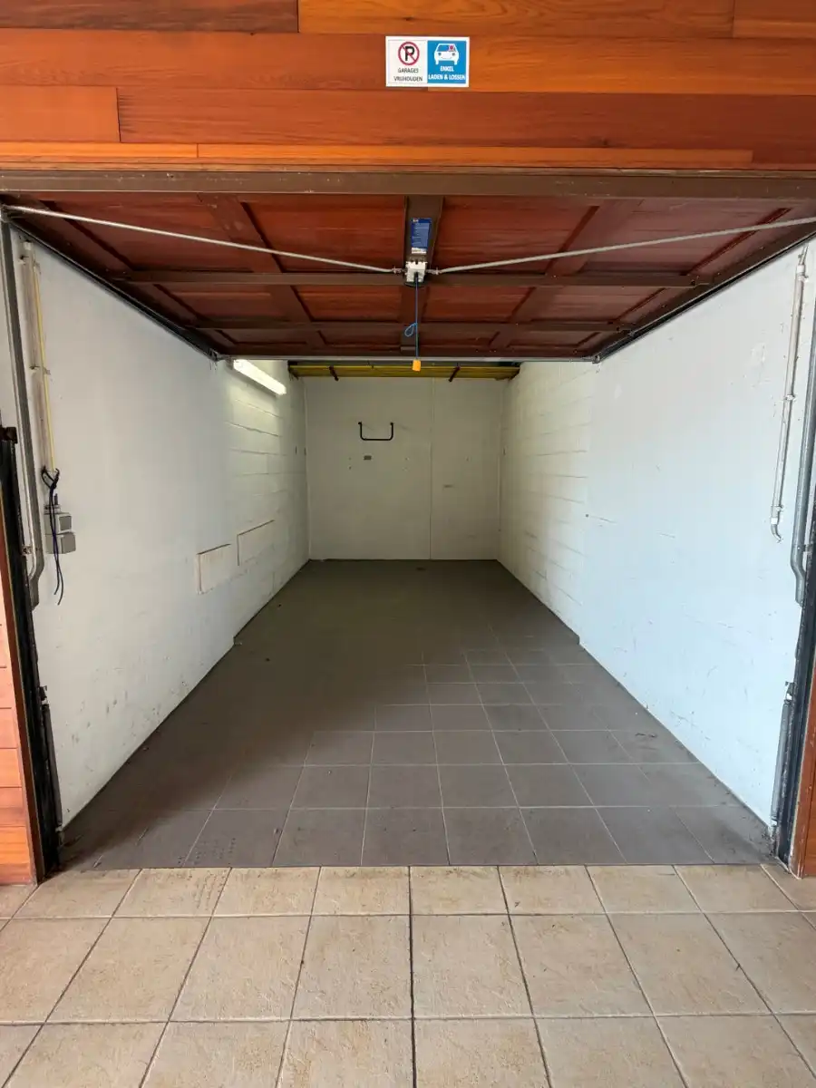 Gelijkvloerse garage te huur in residentie Zonnewijzer foto {{pictureIndex}}