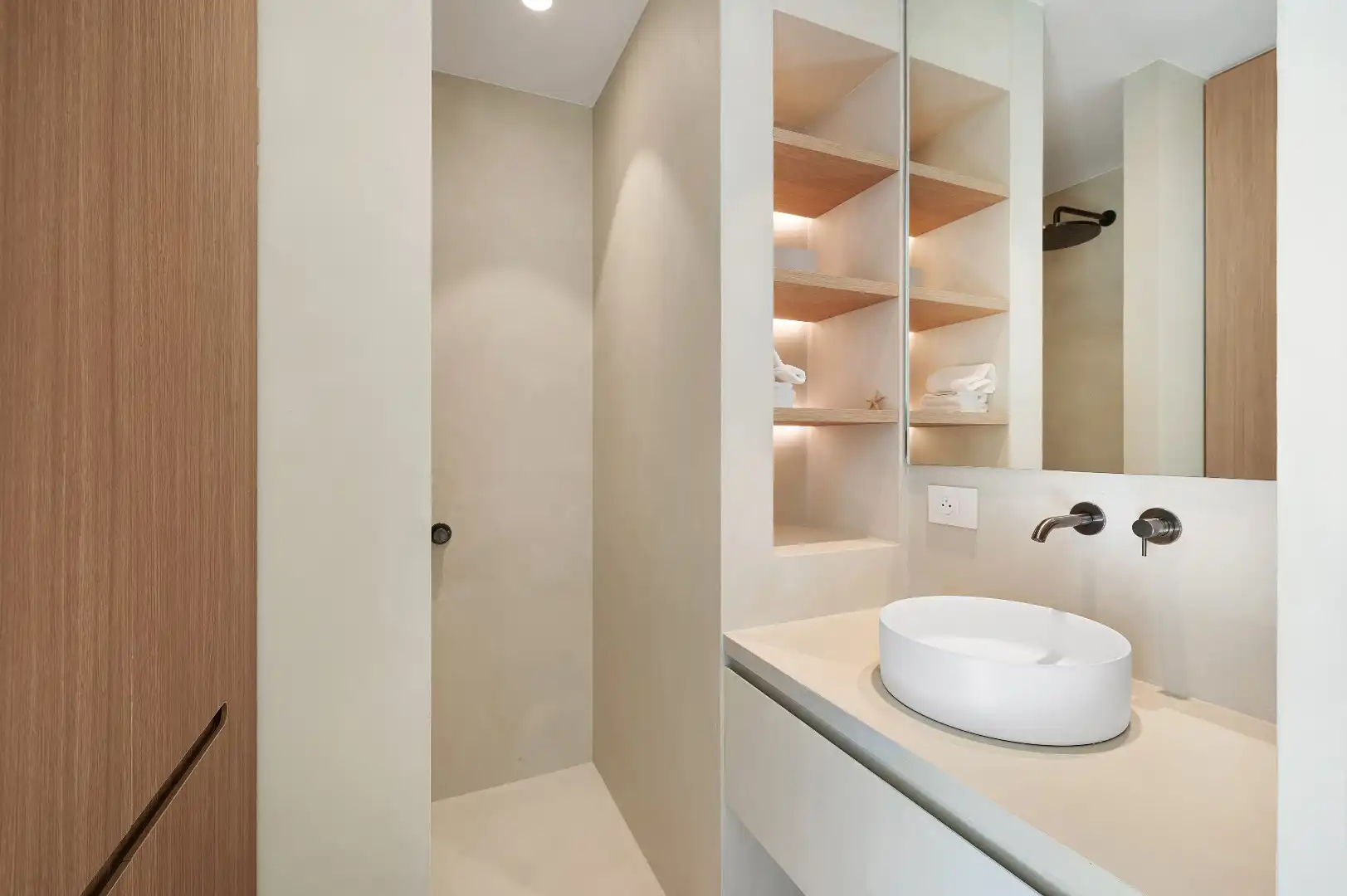 Luxueus gerenoveerd 3 slaapkamer appartement met frontaal zeezicht, nabij het Albertplein.  foto 20