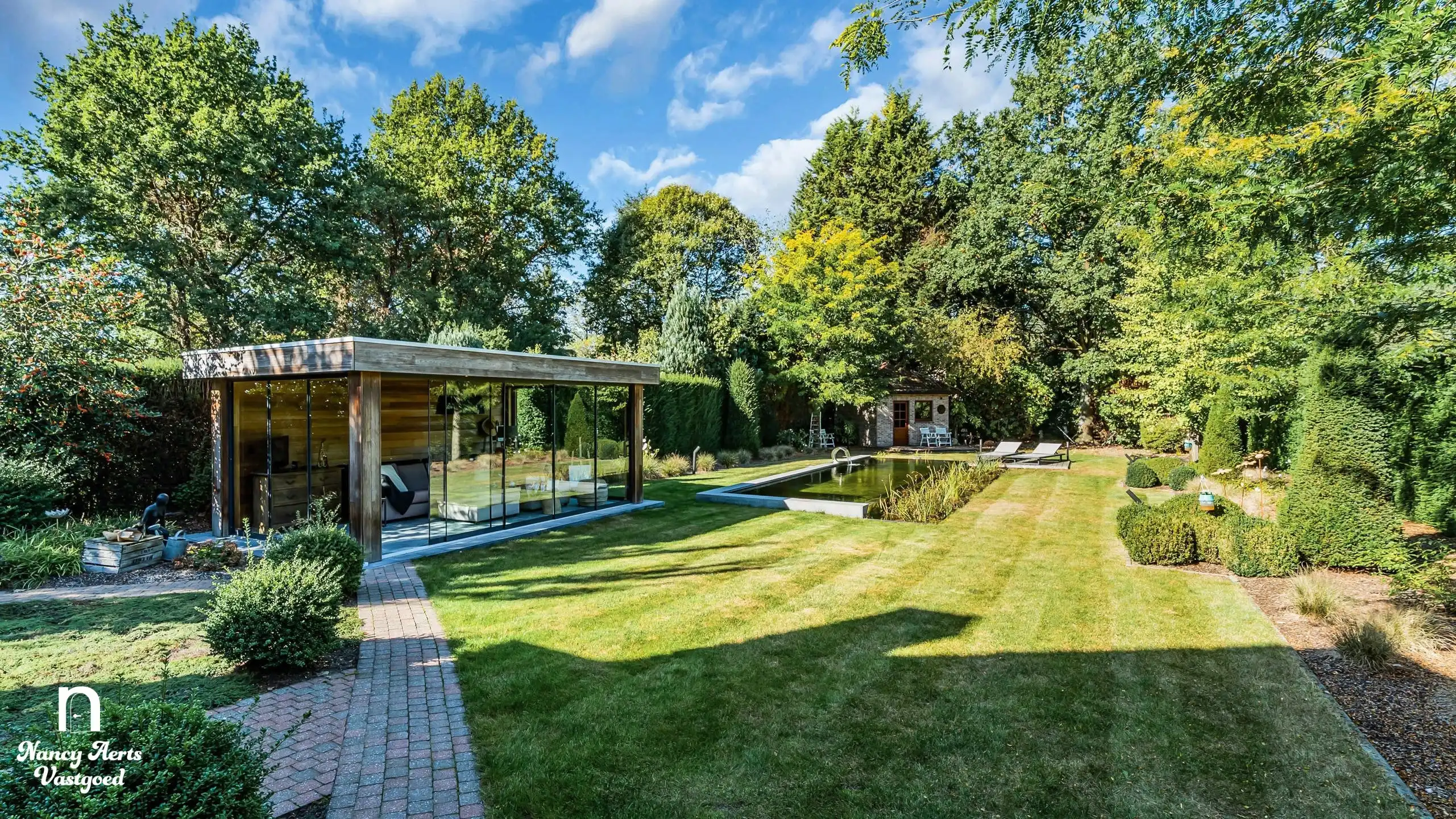 Karaktervolle villa met natuurzwembad en poolhouse in Genk foto 22