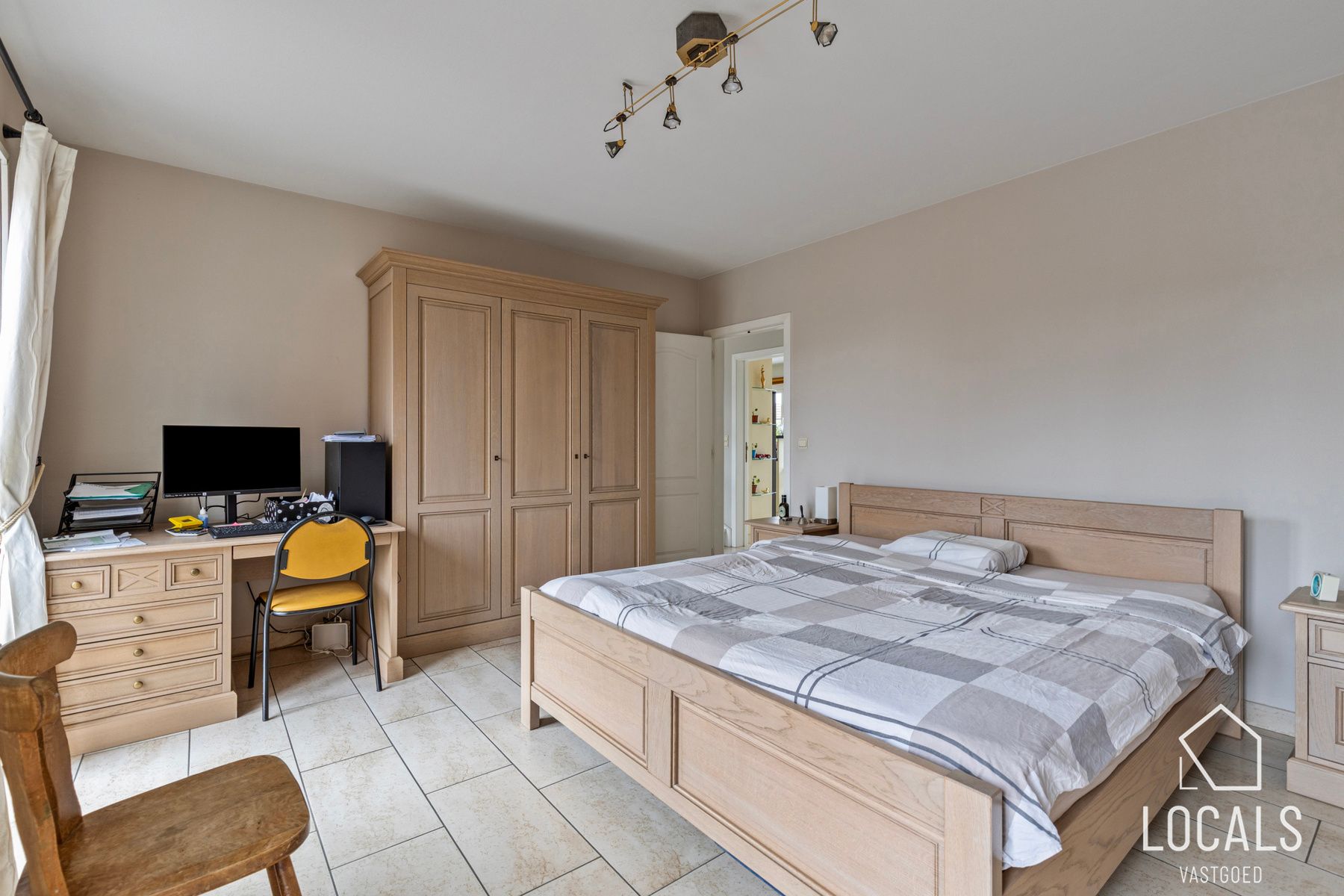 Prachtige eigendom met paardenstallen, zwembad en wellness  foto 7