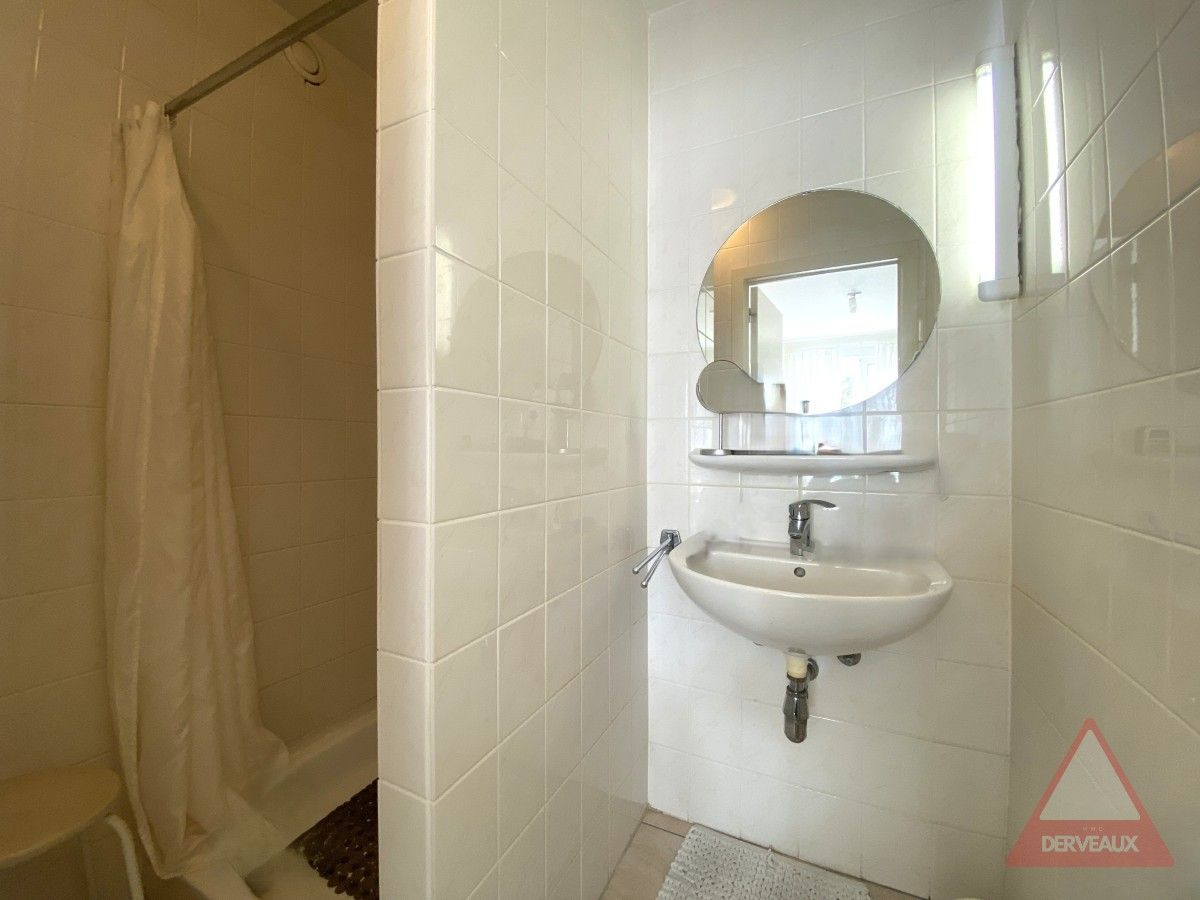 Roeselare – Ruim en instapklaar appartement met uitzicht op het Geitenpark foto 13