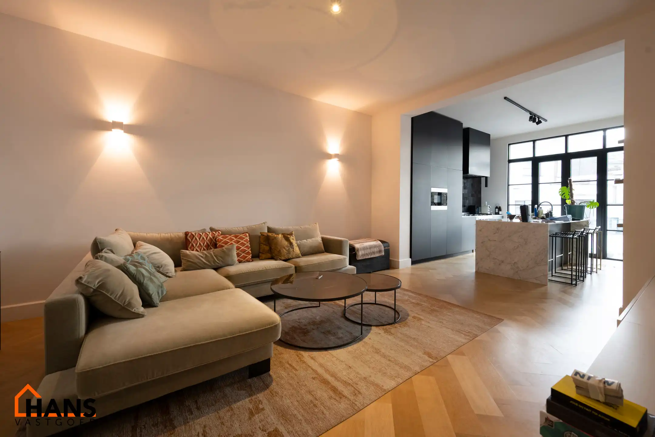 Ruim appartement in charmant gebouw. foto 10