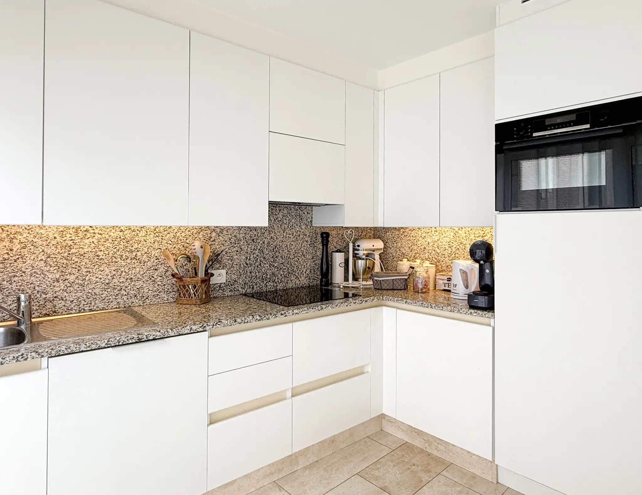 Lichtrijk appartement in centrum Beveren met 2 slaapkamers en 2 terrassen foto 8