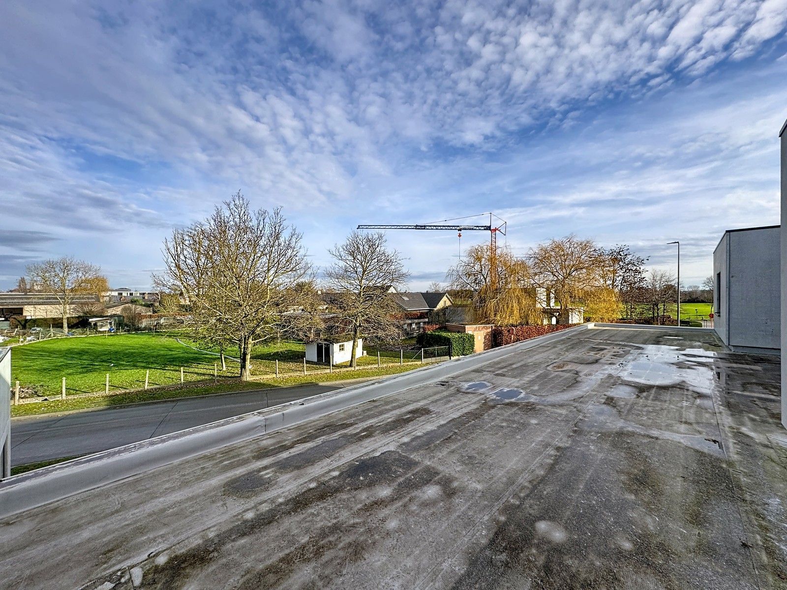 NB BEDRIJFSPAND bestaande uit MAGAZIJN met TOONZAAL/BURELEN en casco LOFT-APPARTEMENT met groot TERRAS. Op ambachtelijke zone "Schatting" te Zedelgem foto 13