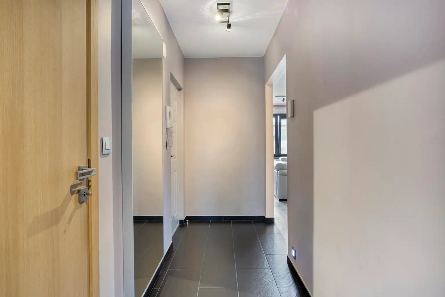 Perfect instapklaar 2-slaapkamerappartement met garage  foto 3