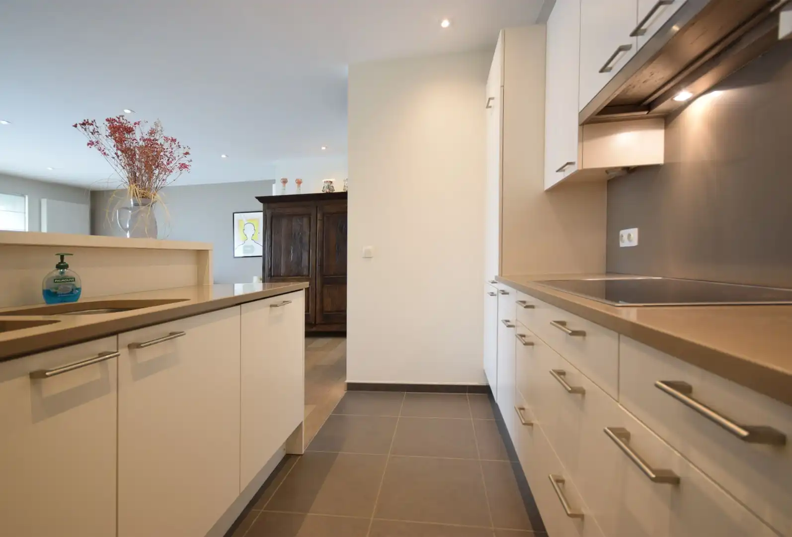 EXCLUSIEF APPARTEMENT IN GROENE EN RUSTIGE OMGEVING NABIJ HET STERREBOS foto 7