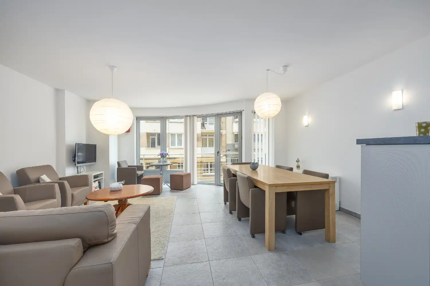 Ruim 2-slaapkamer appartement met zijdelings zeezicht foto 4