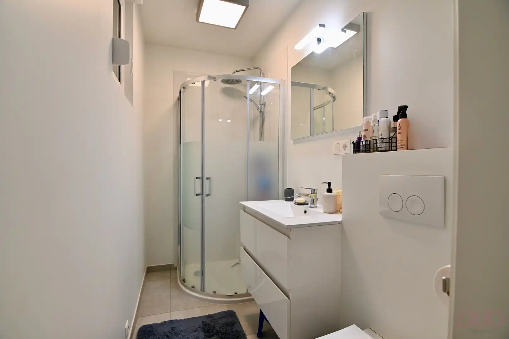 Gerenoveerd én gelijkvloers appartement met tuin in hartje Sint-Truiden. foto 9