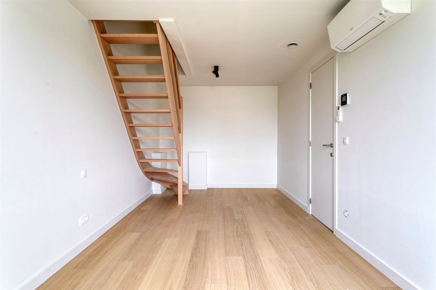 Nieuwbouwwoning in een jonge wijk foto 8