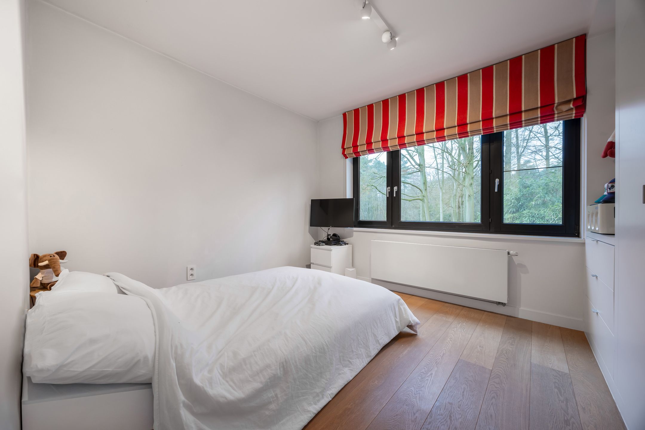 Karakterwoning met brutalistische gevel  in Hof ter Linden foto 19