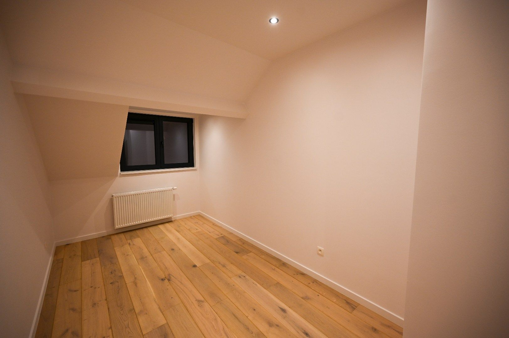 KLASSEVOL GERENOVEERDE WONING NABIJ CENTRUM EN STRAND OOSTENDE foto 18