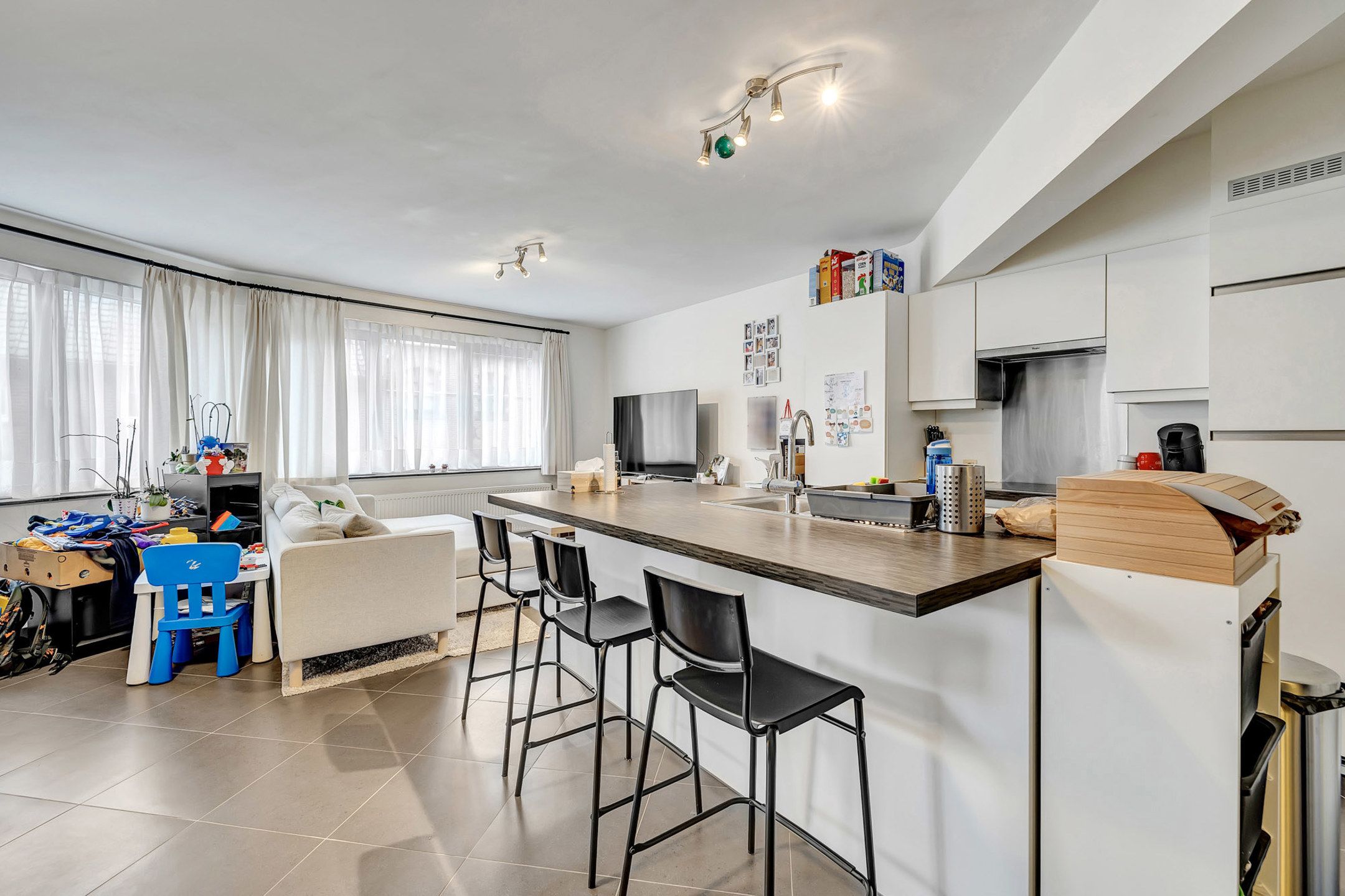 Instapklaar appartement met terras en overdekte staanplaats foto 5