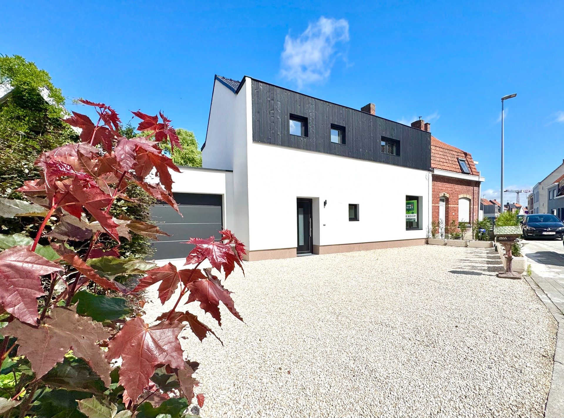 RUIME WONING MET 3 SLPKS, GARAGE EN GROTE TUIN foto {{pictureIndex}}