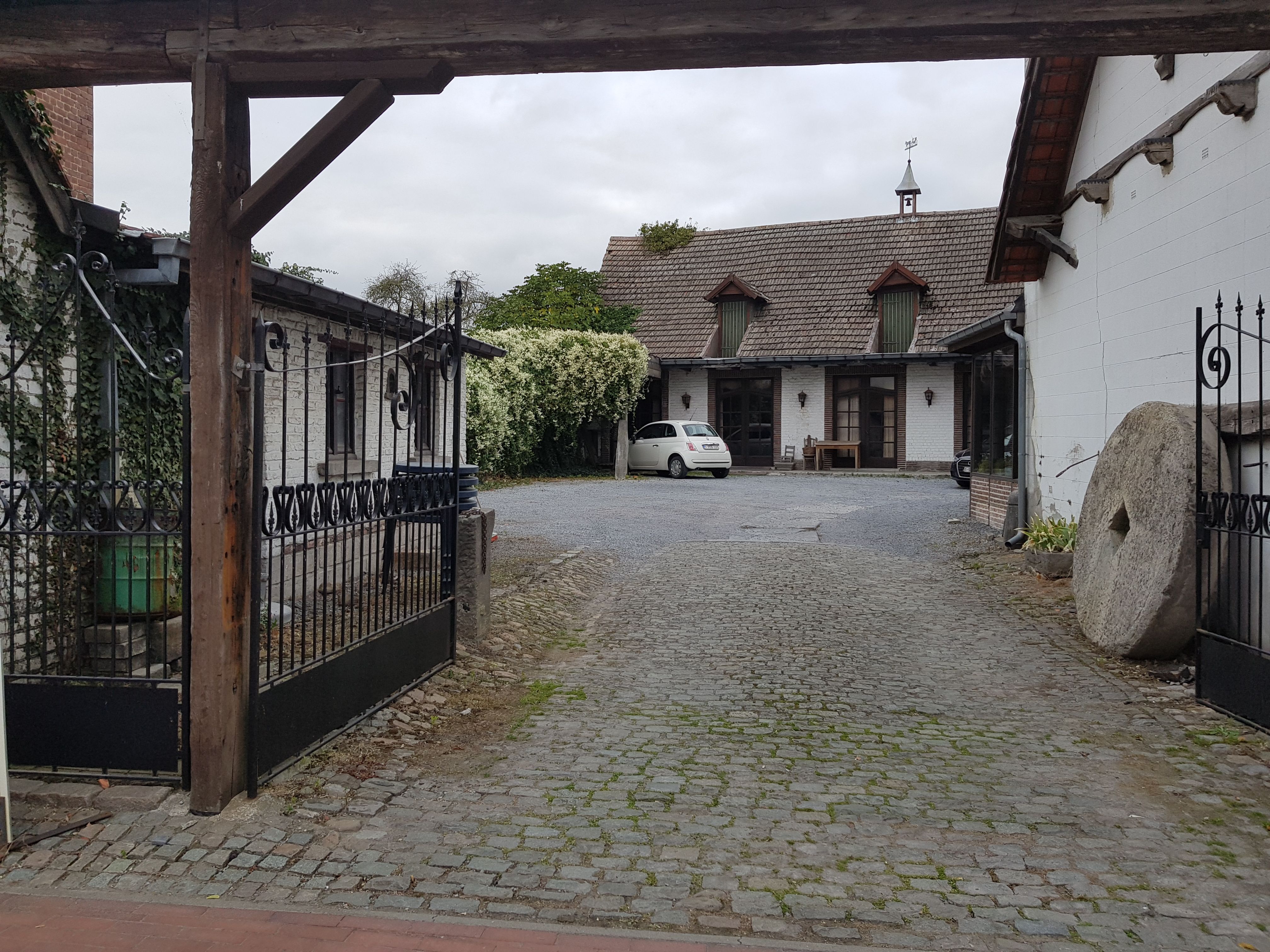 Zeer grondig te renoveren gebouw boordevol karakter foto 3