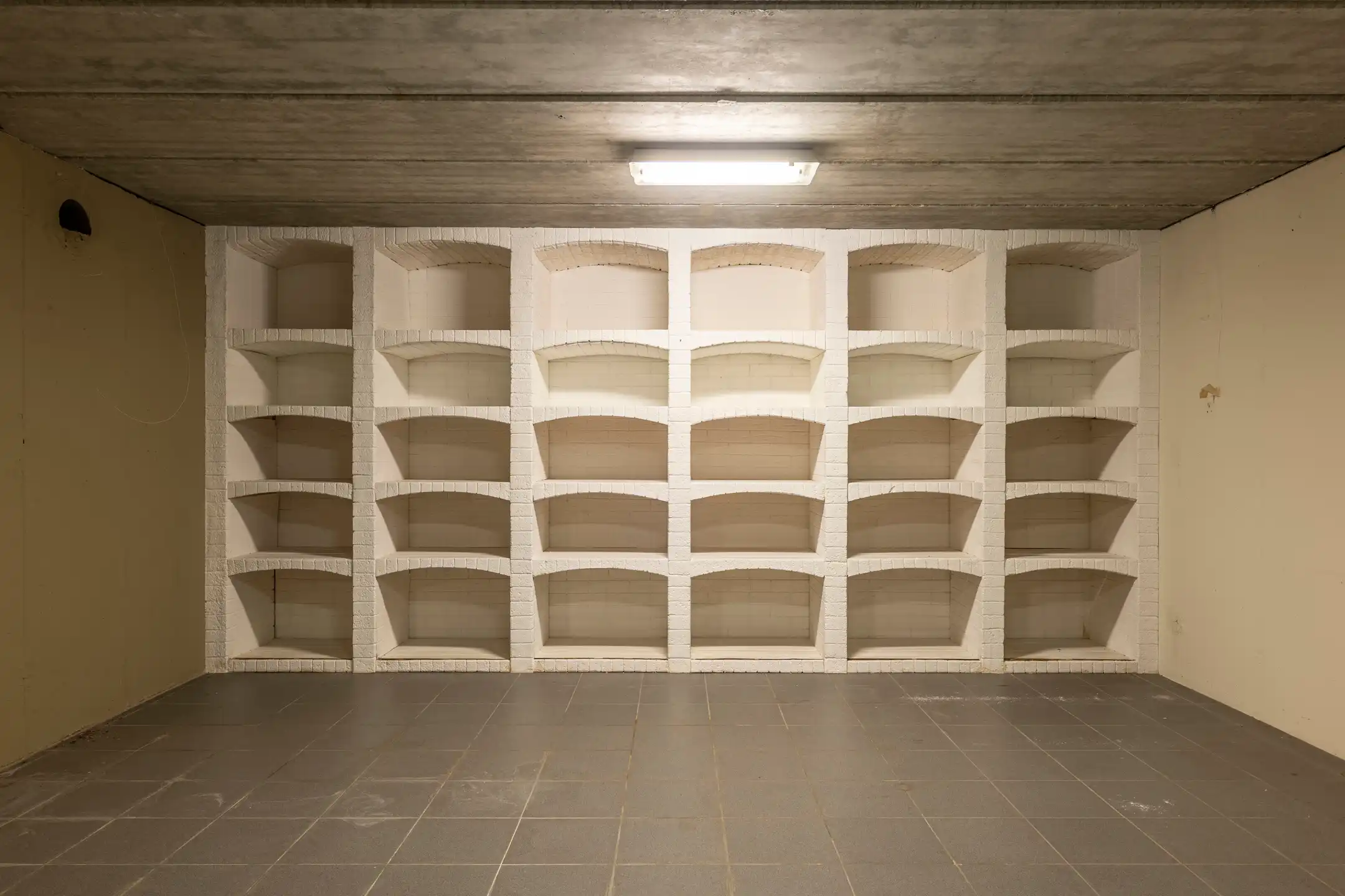 Ruime "manoir villa" gelegen in het gegeerde Hertebos te 's Gravenwezel. foto 37